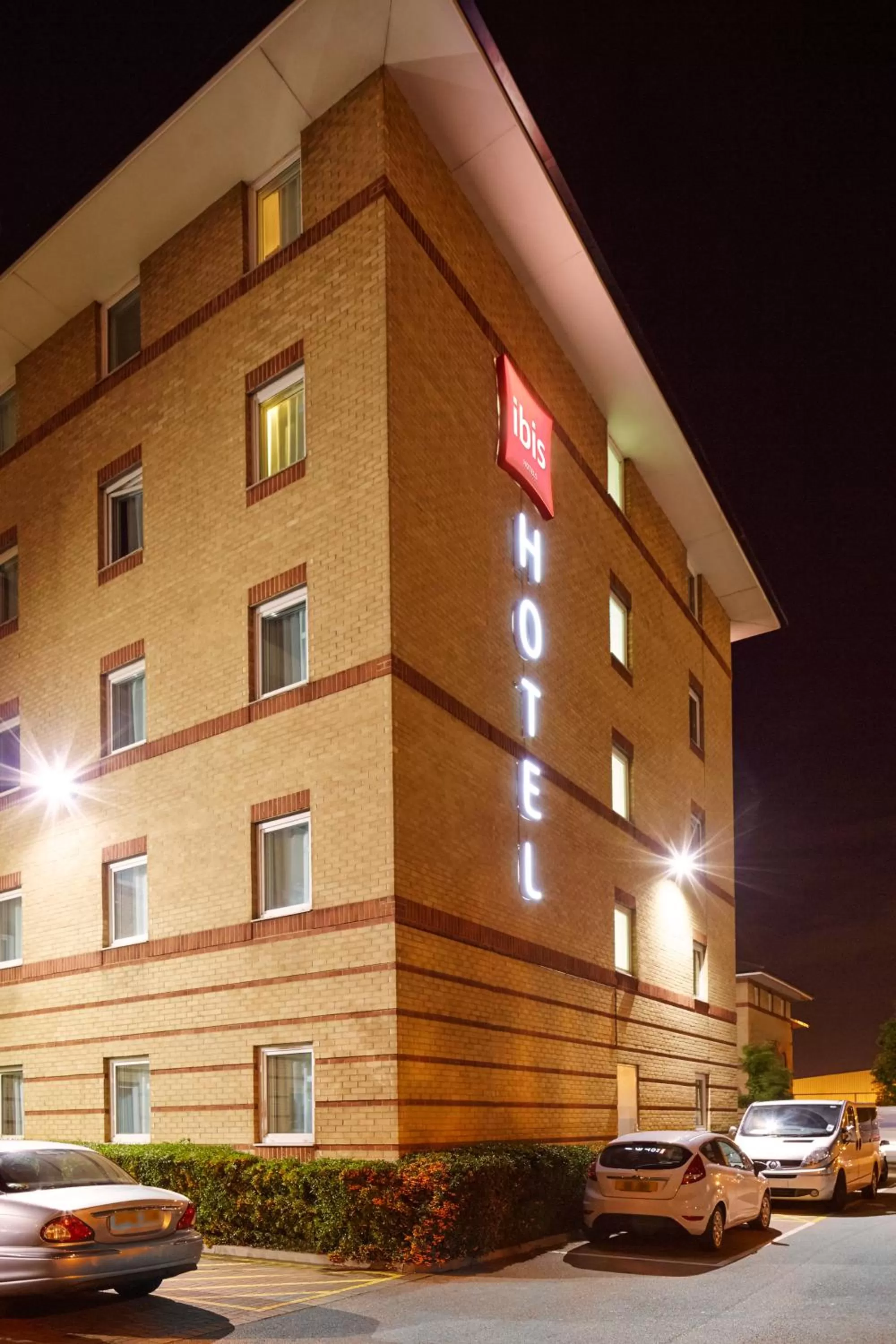 Facade/entrance in ibis London Thurrock M25