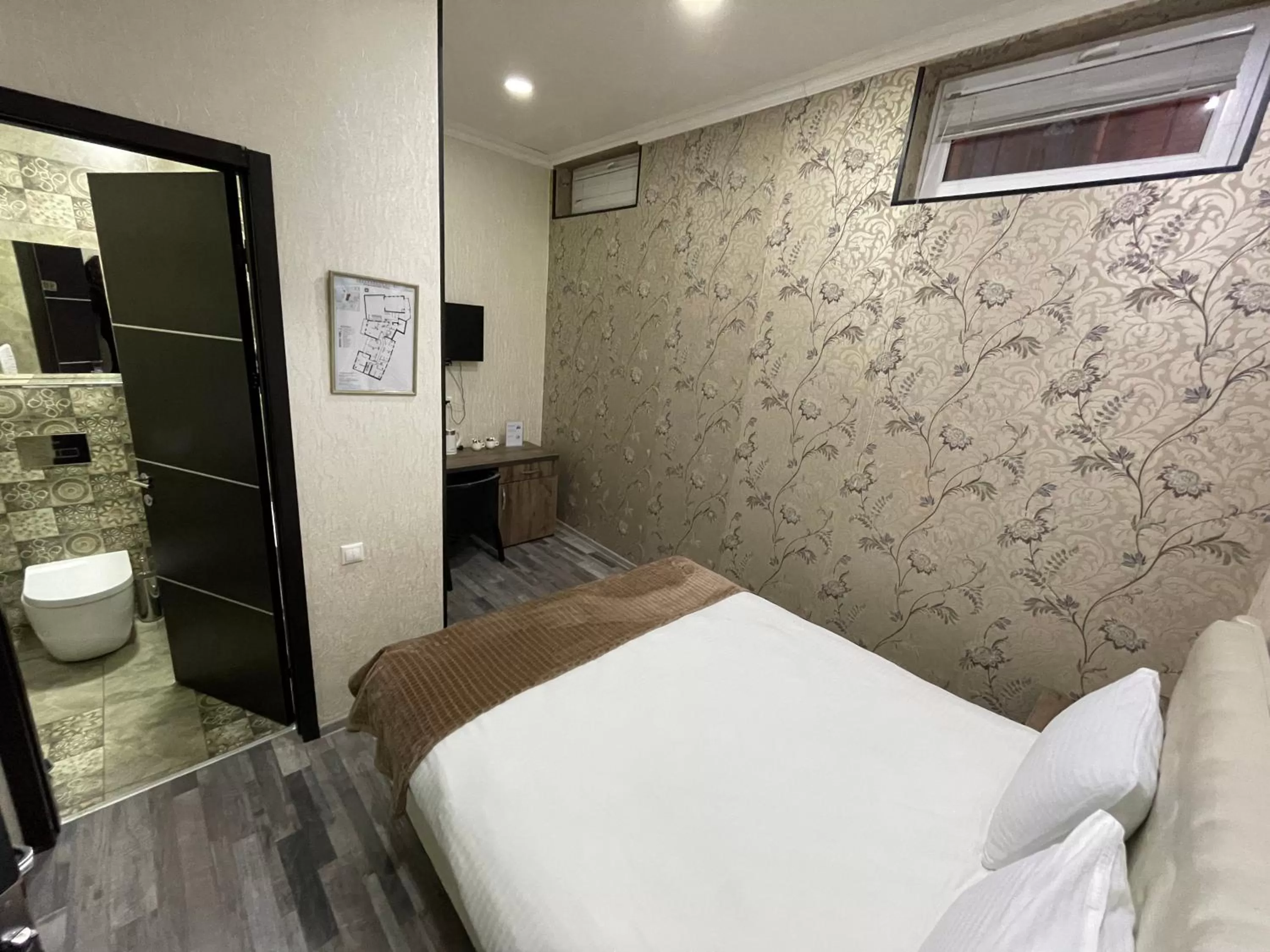 Toilet, Bed in Hotel Aivani Old Tbilisi