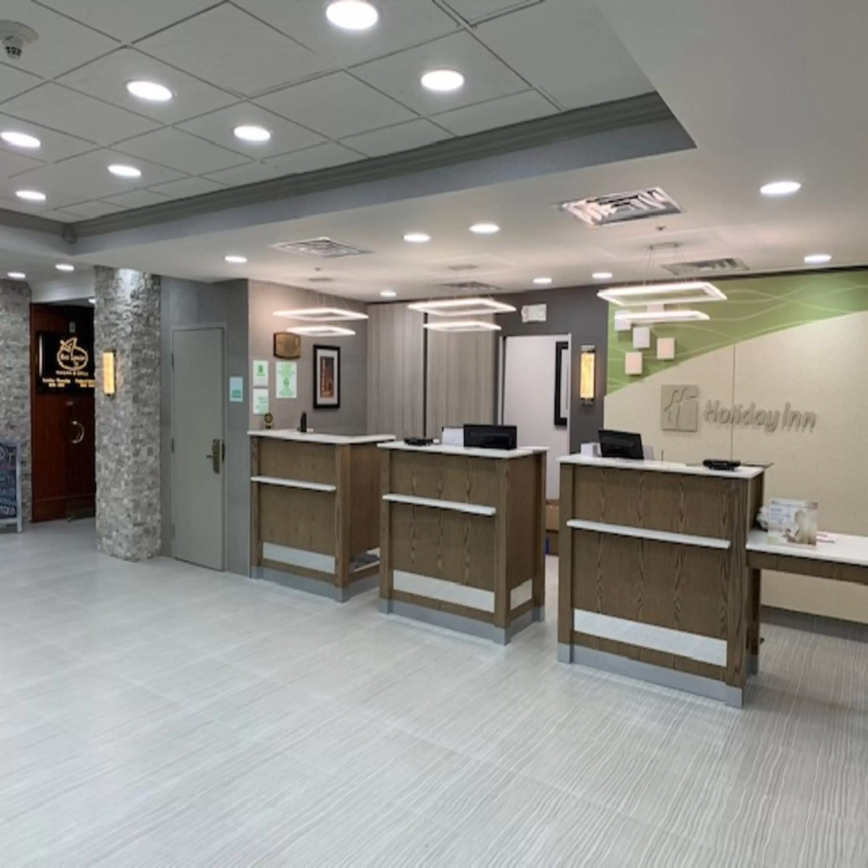 Property building, Lobby/Reception in Holiday Inn Chicago North Shore, an IHG Hotel