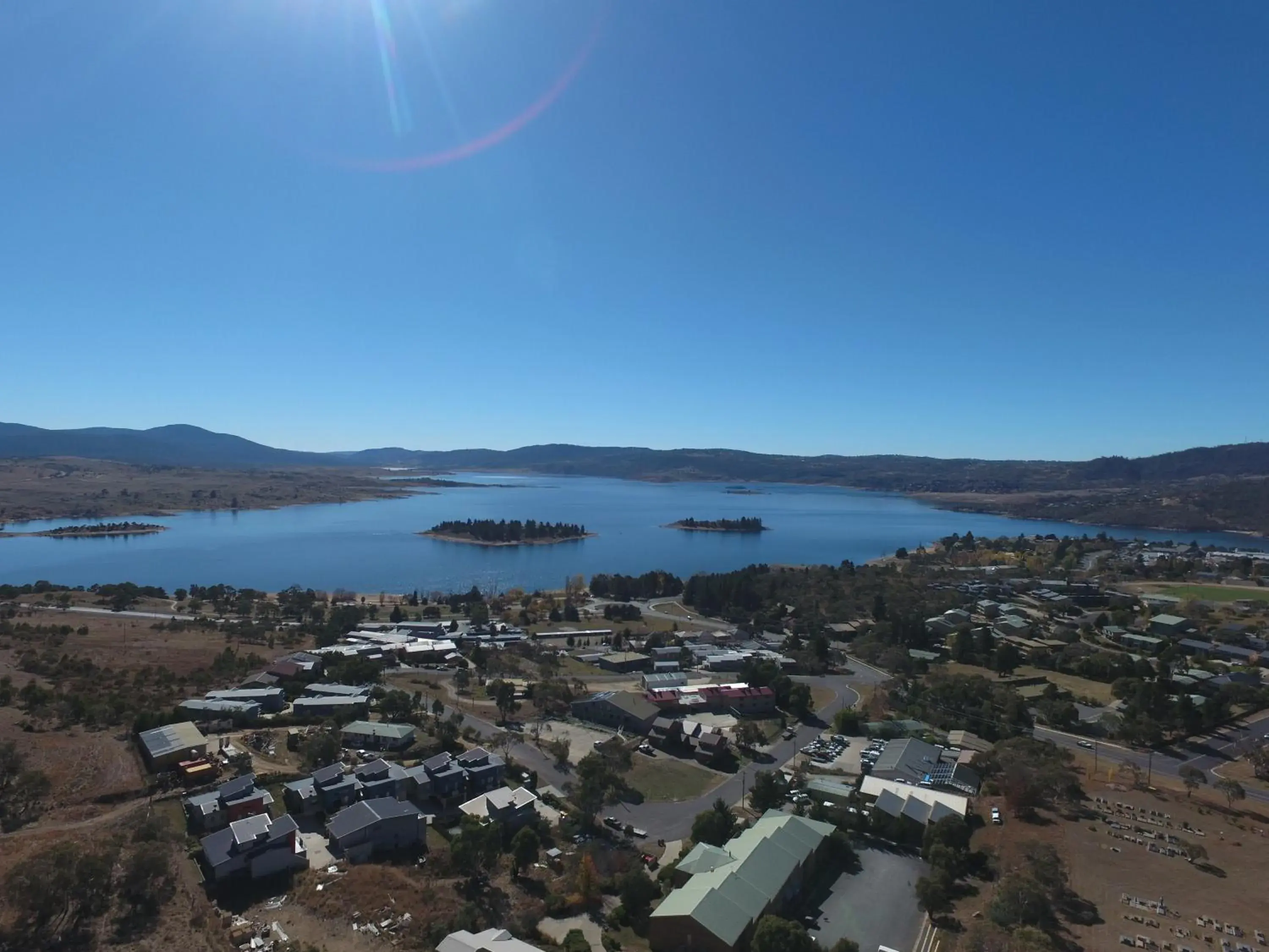 Neighbourhood, Bird's-eye View in Acacia Snowy Motel