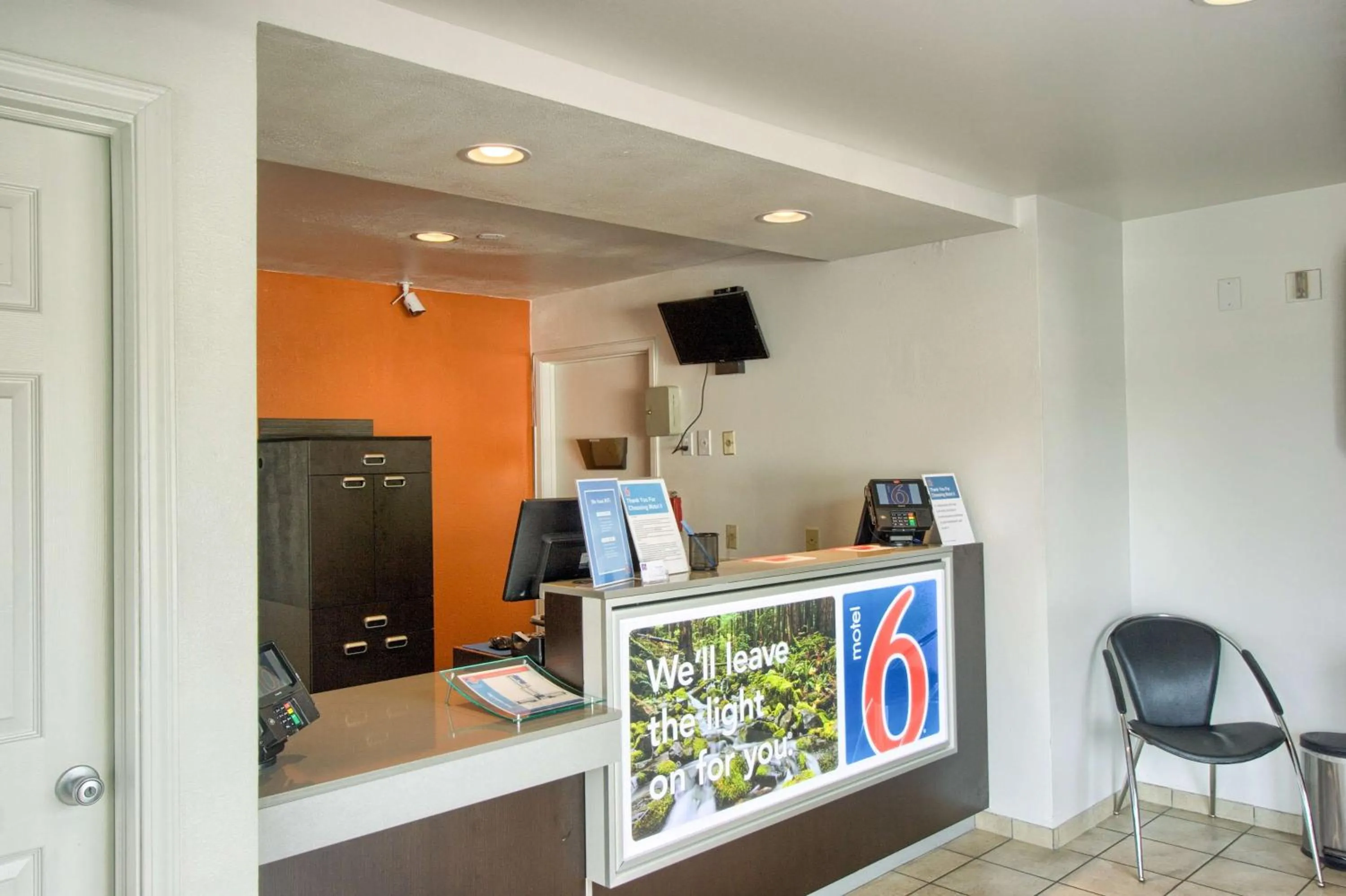 Lobby or reception in Motel 6-Everett, WA - North