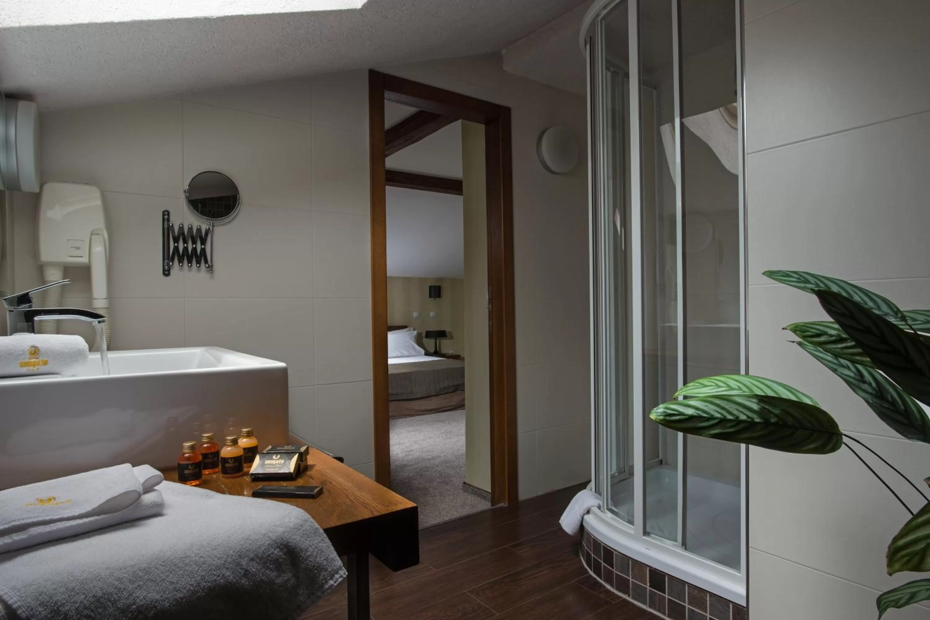 Bathroom, Bed in Boutique Hotel Uniqato