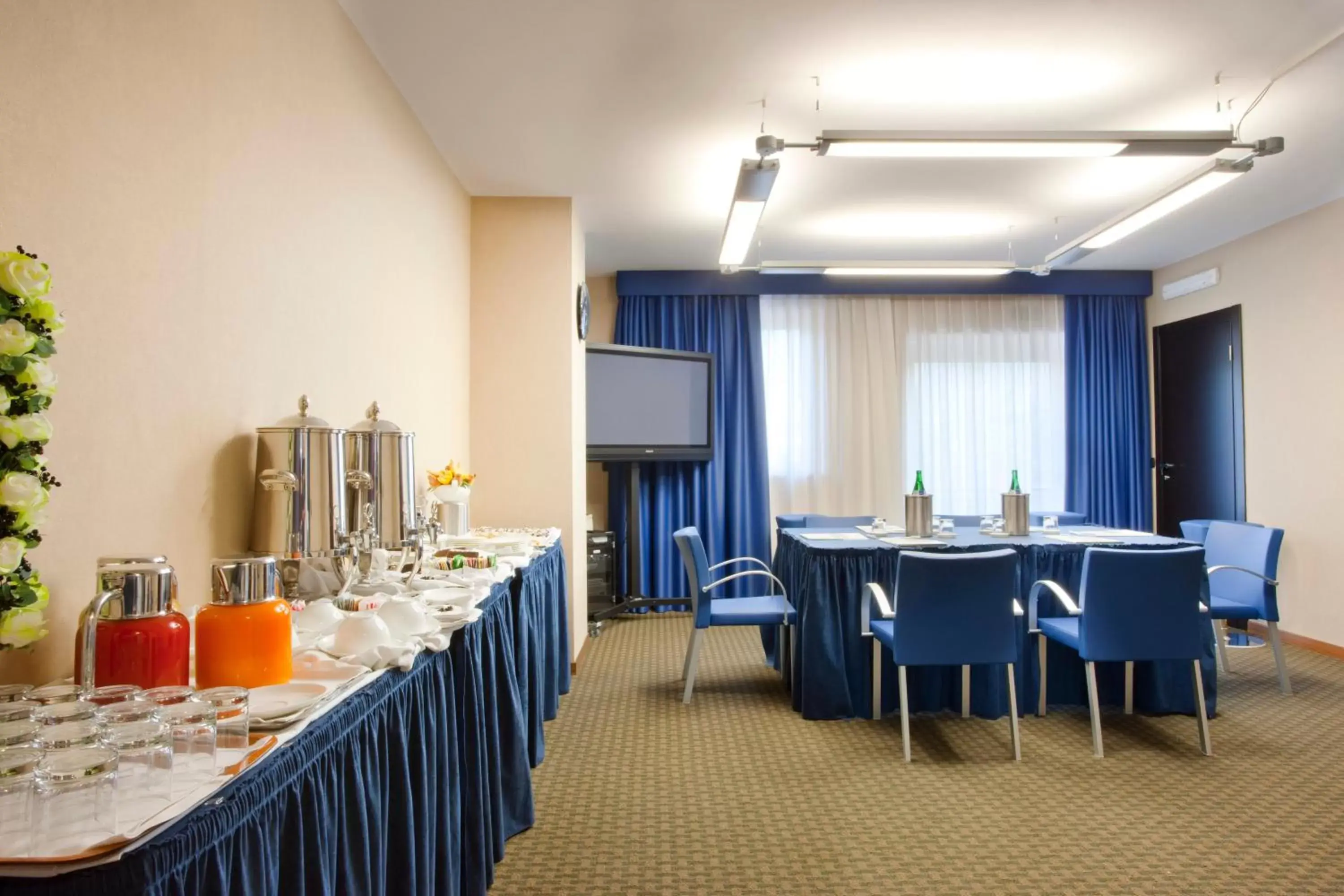 Meeting/conference room, Restaurant/Places to Eat in Holiday Inn Salerno-Cava De' Tirreni, an IHG Hotel