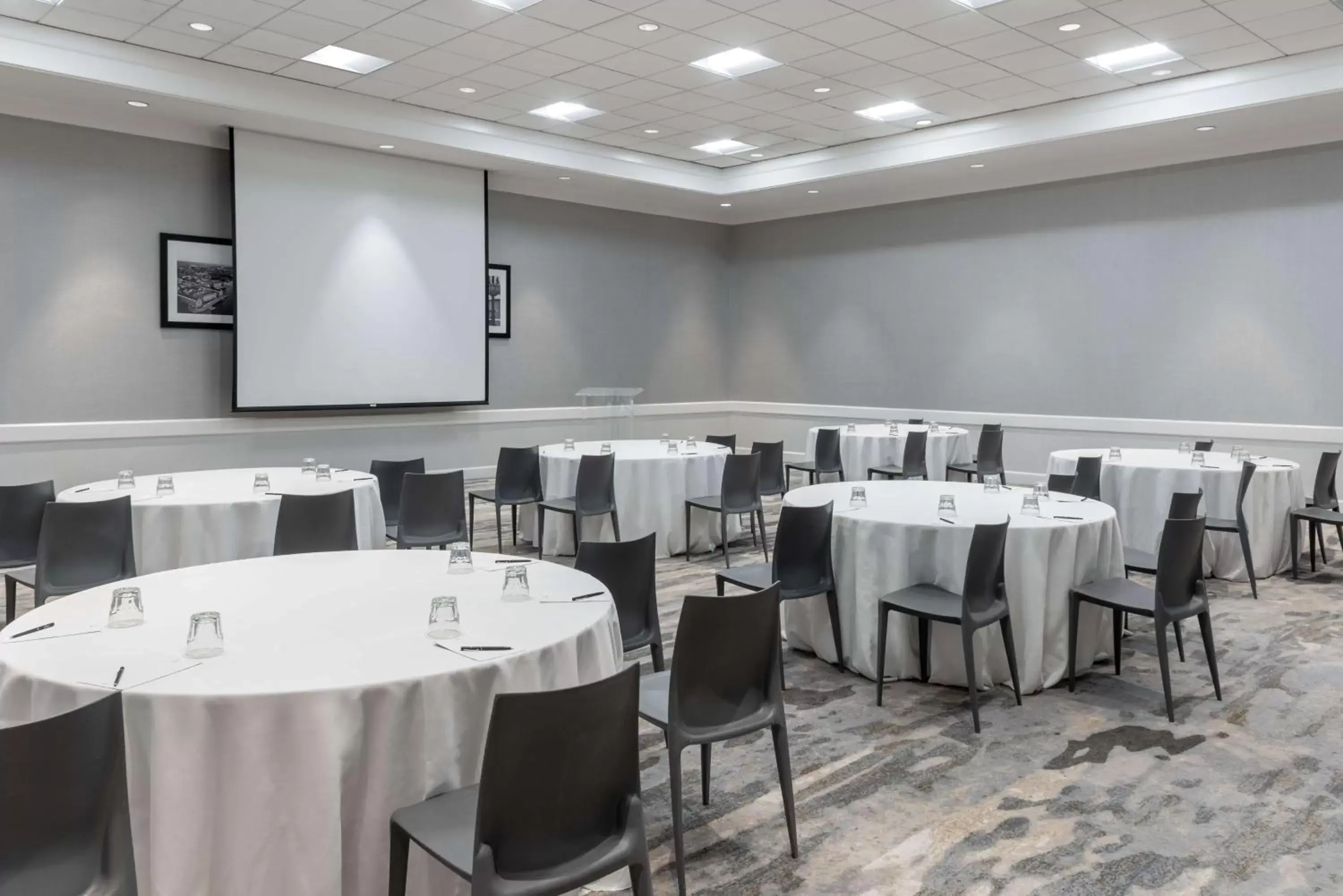 Meeting/conference room in Hilton Alexandria Mark Center