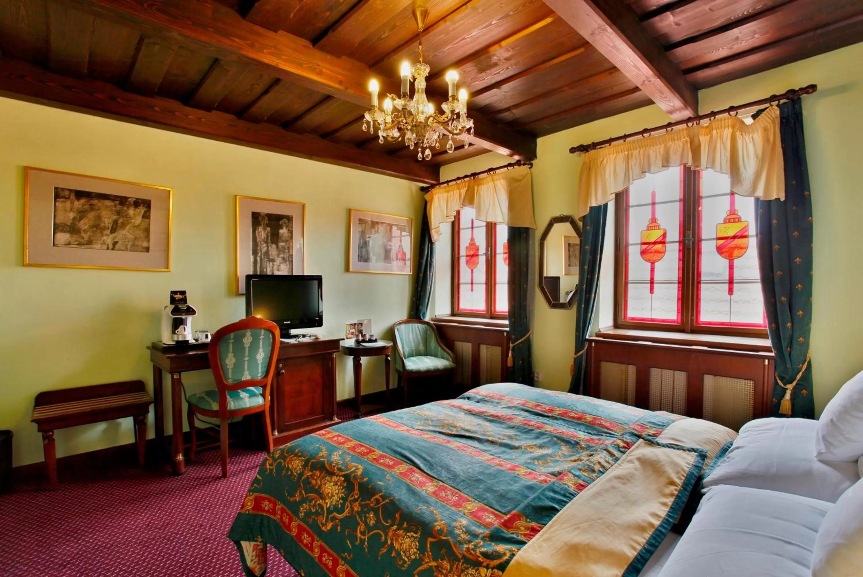 Photo of the whole room, Bed in U Páva