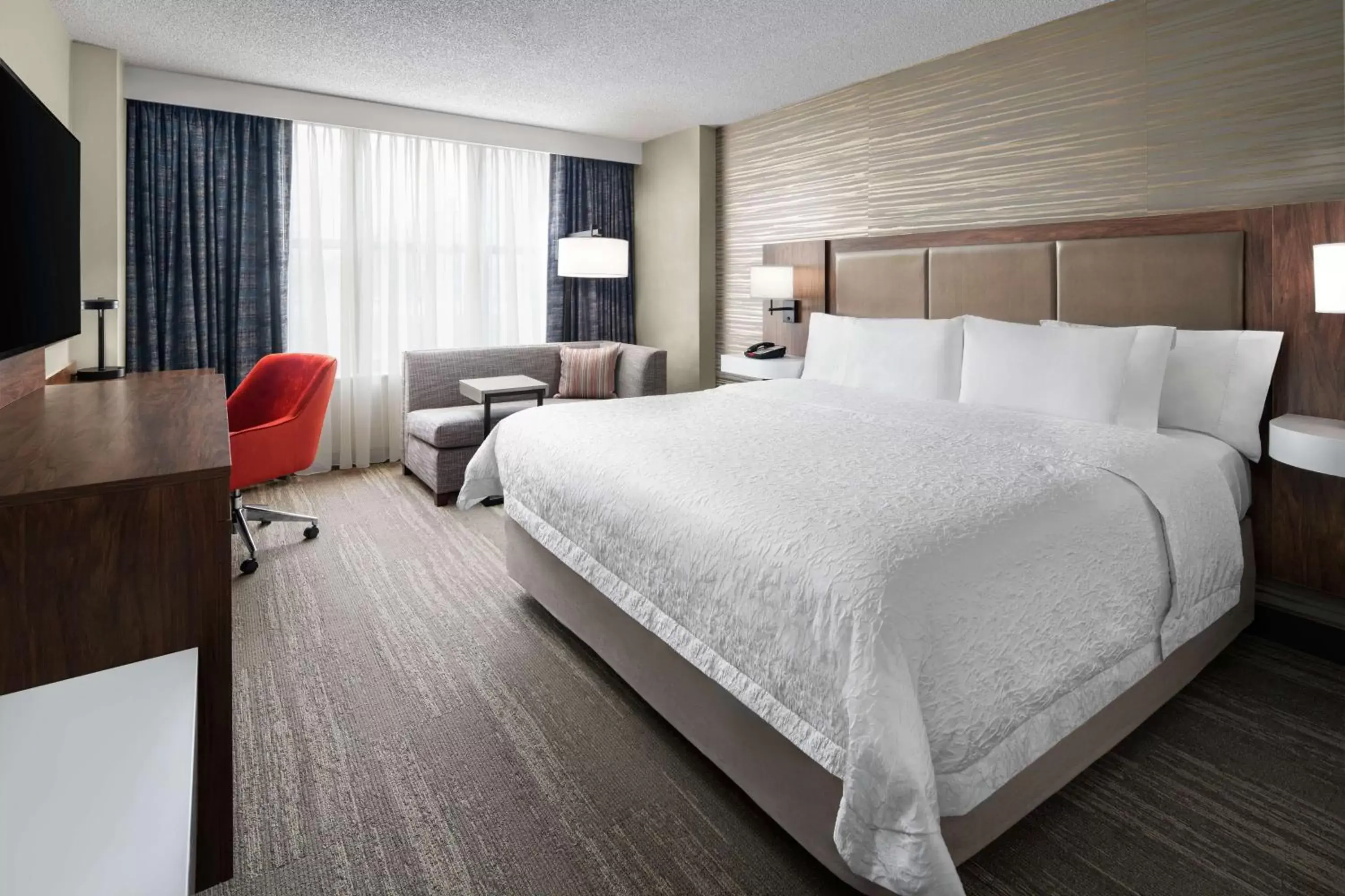 Bedroom, Bed in Hampton Inn & Suites Chicago-Downtown