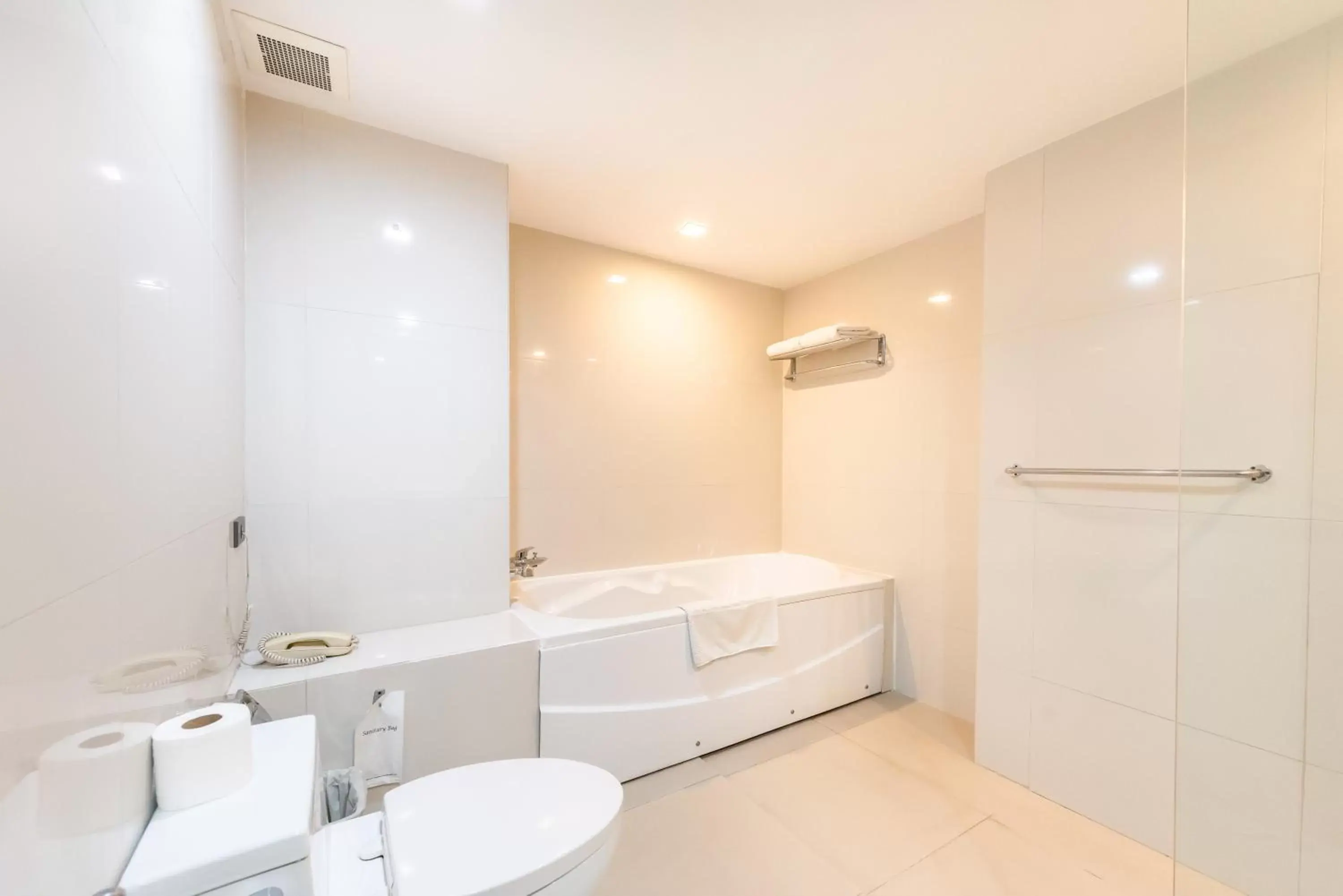 Toilet, Bathroom in Royal Suite Hotel Bangkok
