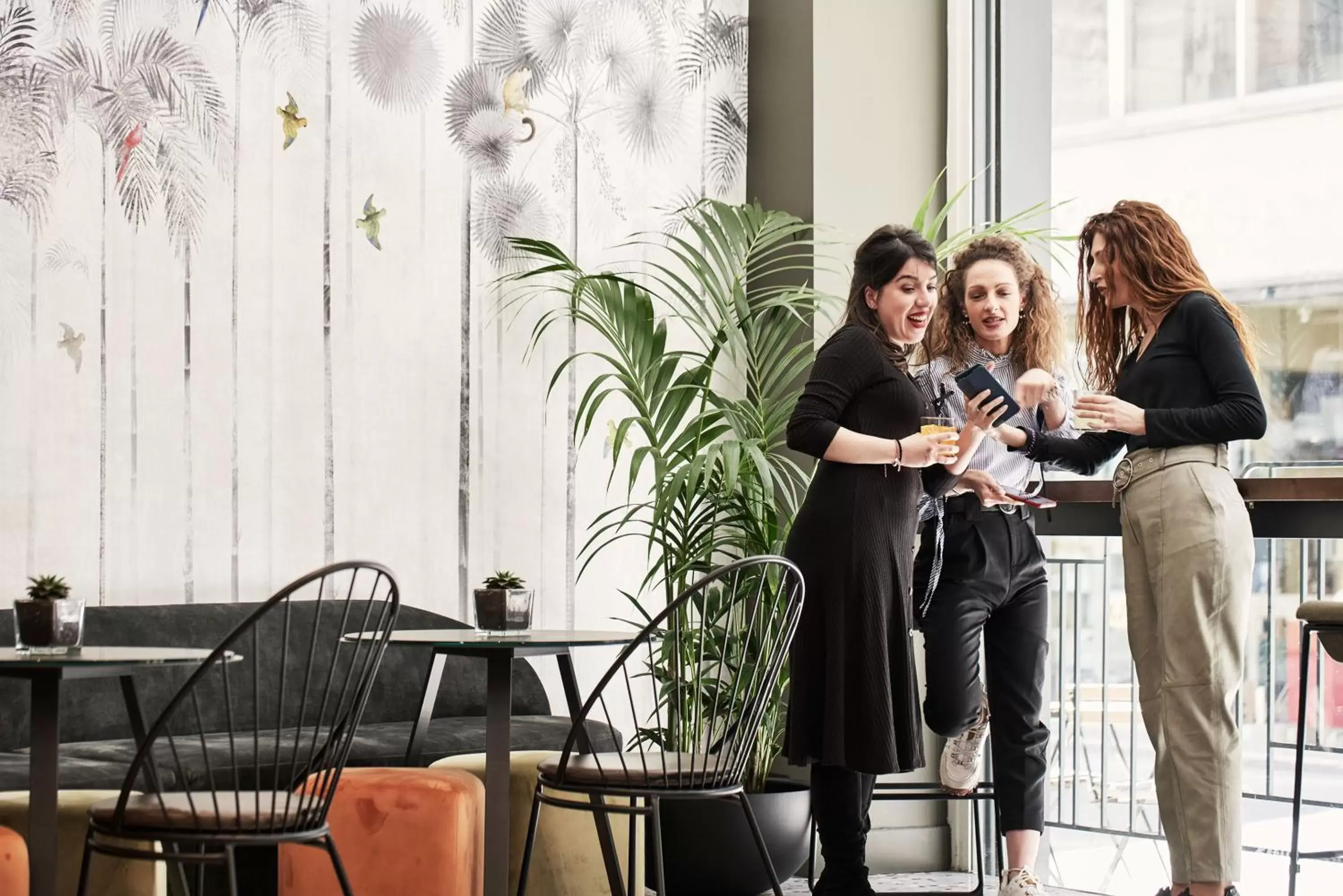 Lounge or bar in Athens4 Lounge or bar in Athens4