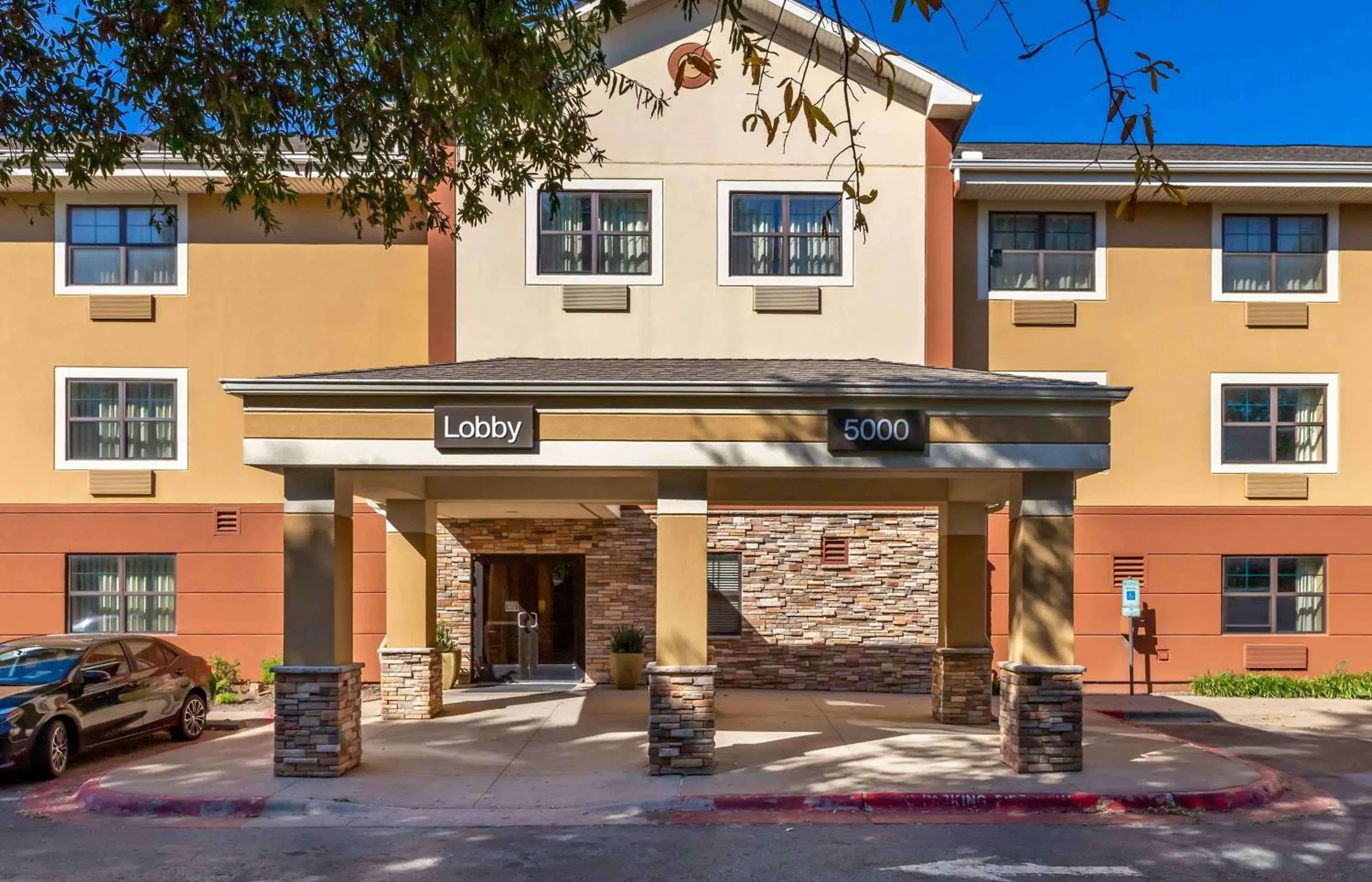 Property building in Extended Stay America Select Suites - Fayetteville - Springdale Property building in Extended Stay America Select Suites - Fayetteville - Springdale