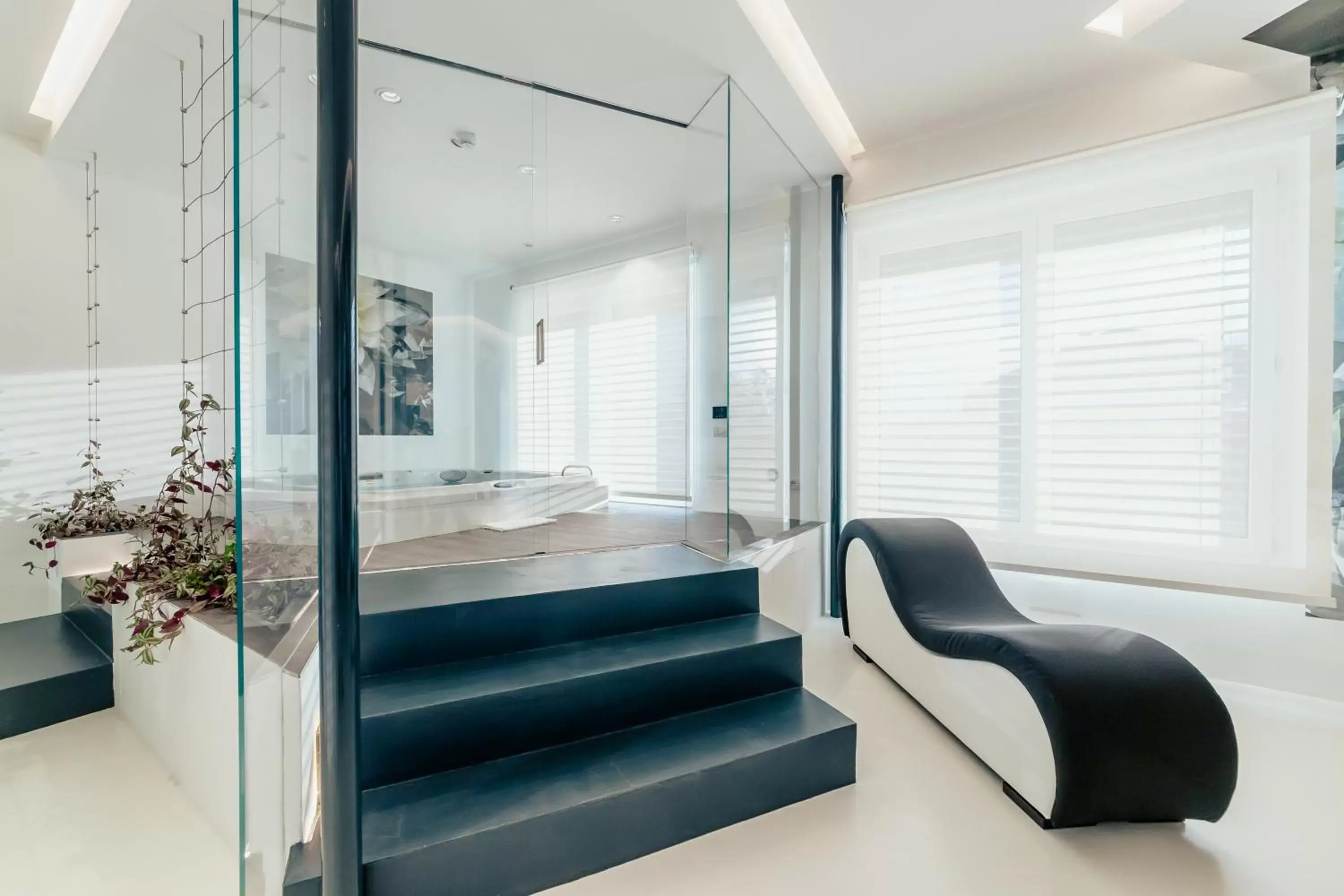 Hot Tub, Bed in Diamante MHotel Hot Tub, Bed in Diamante MHotel