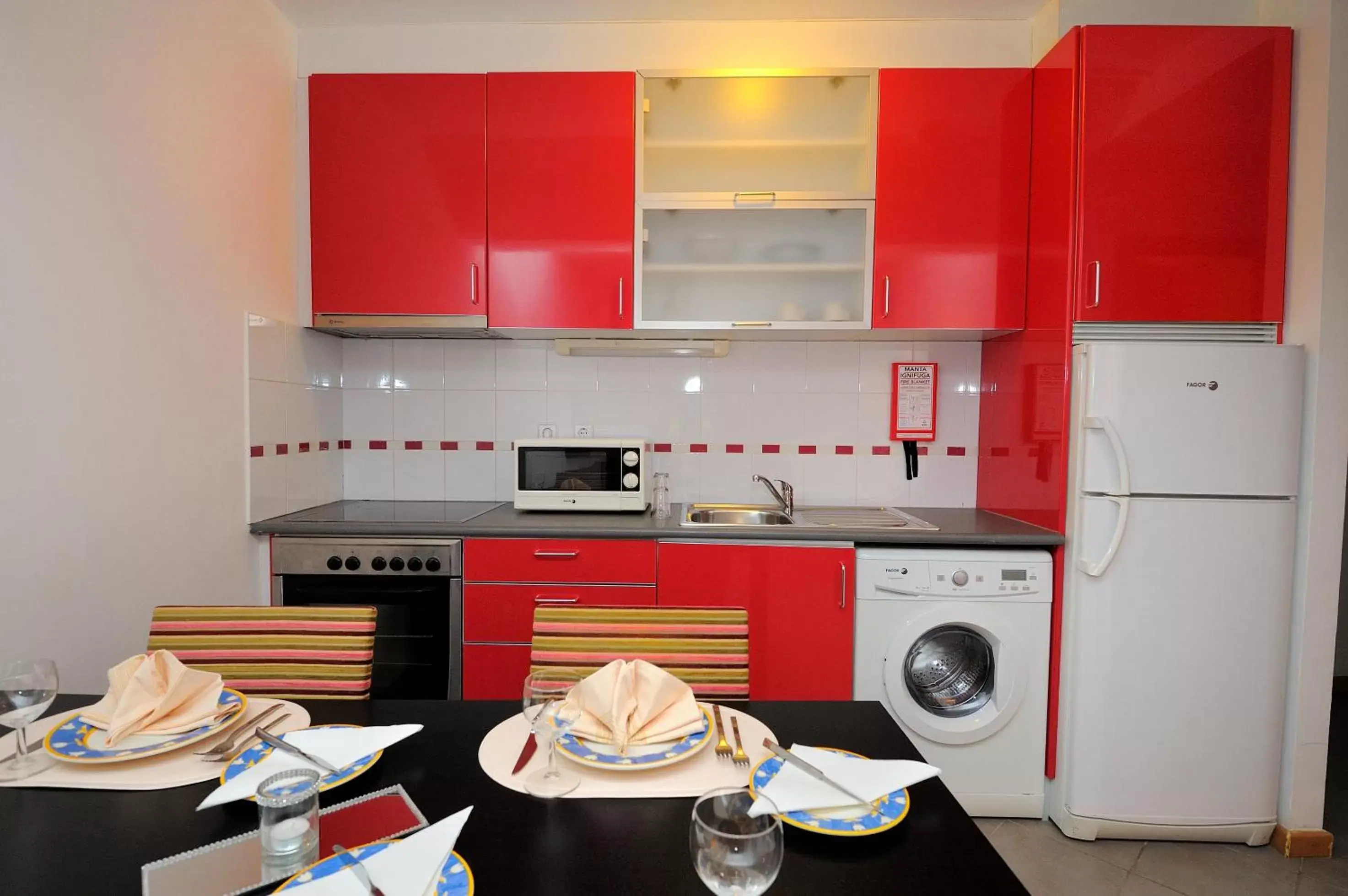 Communal kitchen, Kitchen/Kitchenette in Oceano Atlantico Apartamentos Turisticos