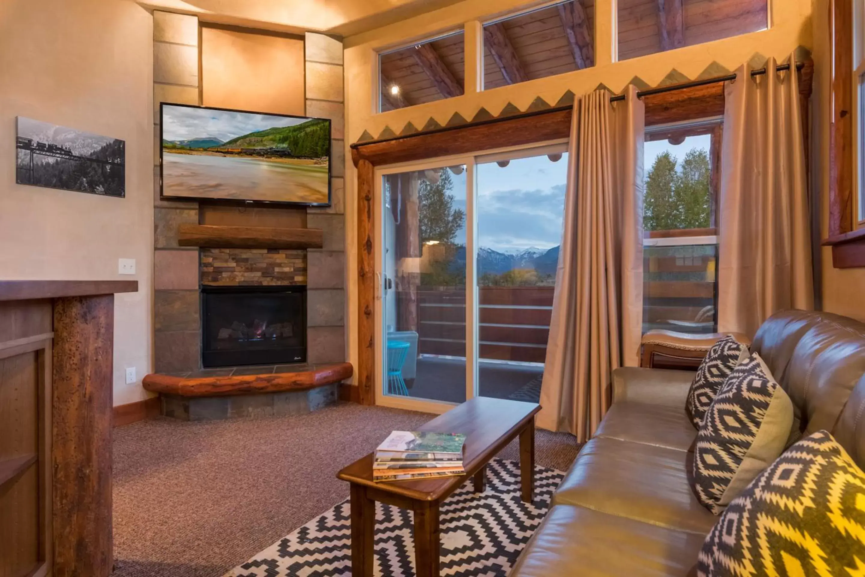 TV and multimedia, Seating Area in Chipeta Lodge