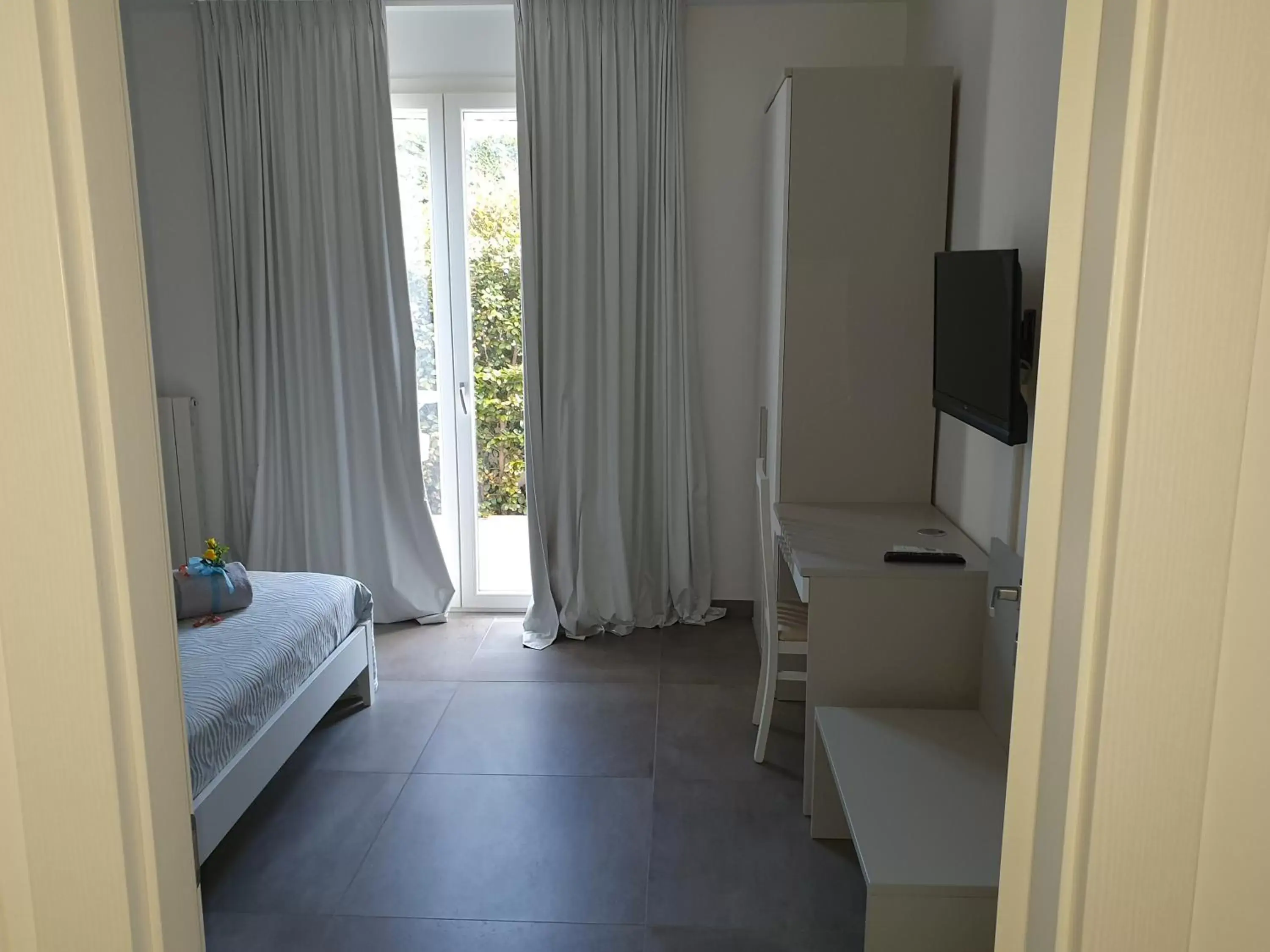 Bedroom, TV/Entertainment Center in La Collina di Montegrappa - Villa e Residence