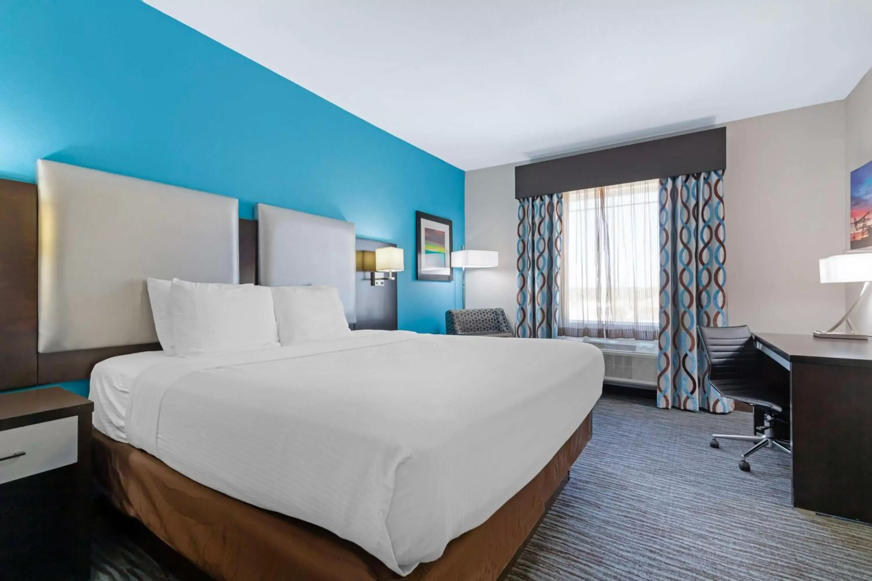 Bedroom, Bed in Best Western Plus Pleasanton Hotel Bedroom, Bed in Best Western Plus Pleasanton Hotel