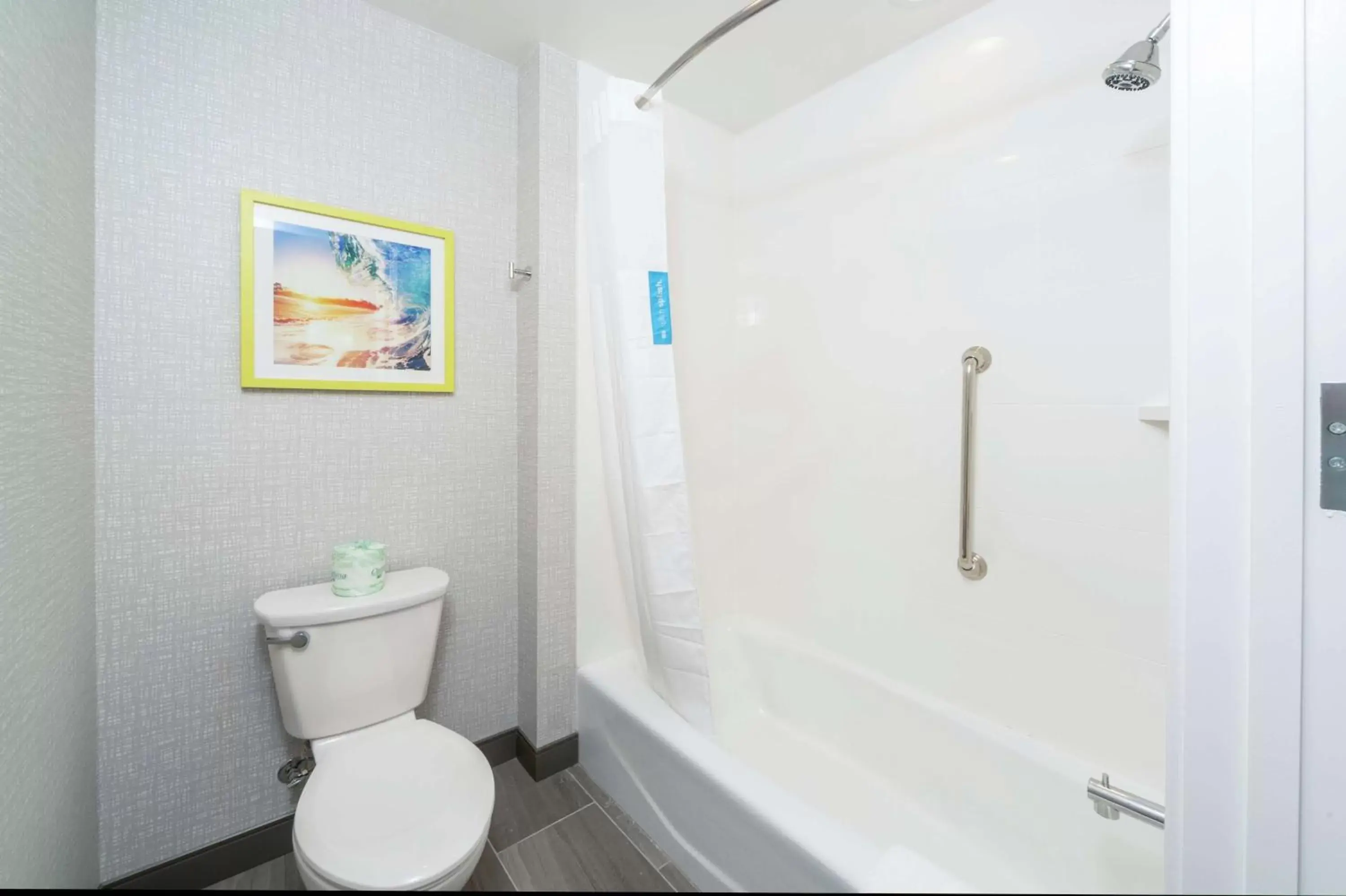Bathroom in Hampton Inn & Suites Santa Maria