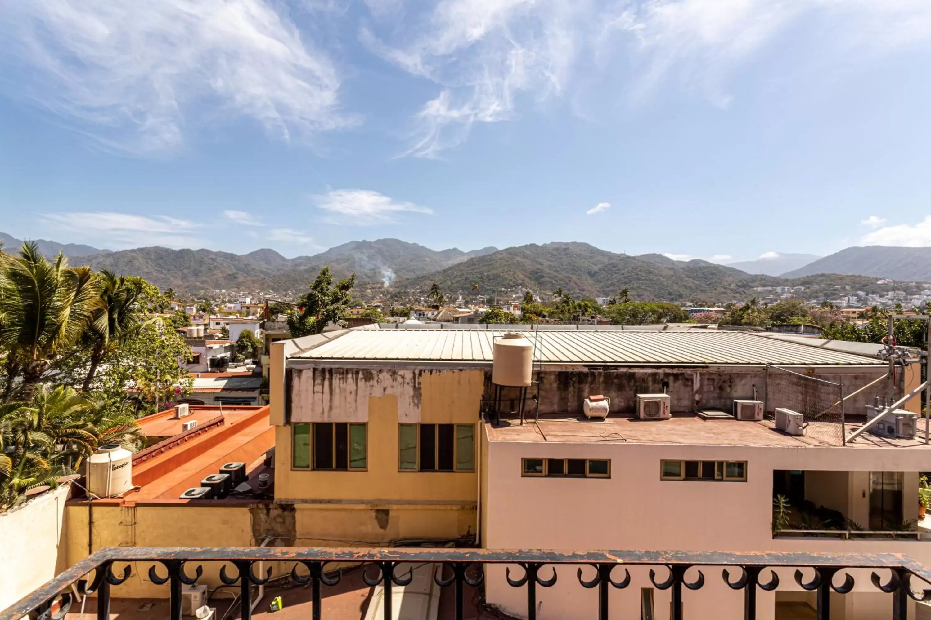 Day, Mountain View in Soy Local Puerto Vallarta