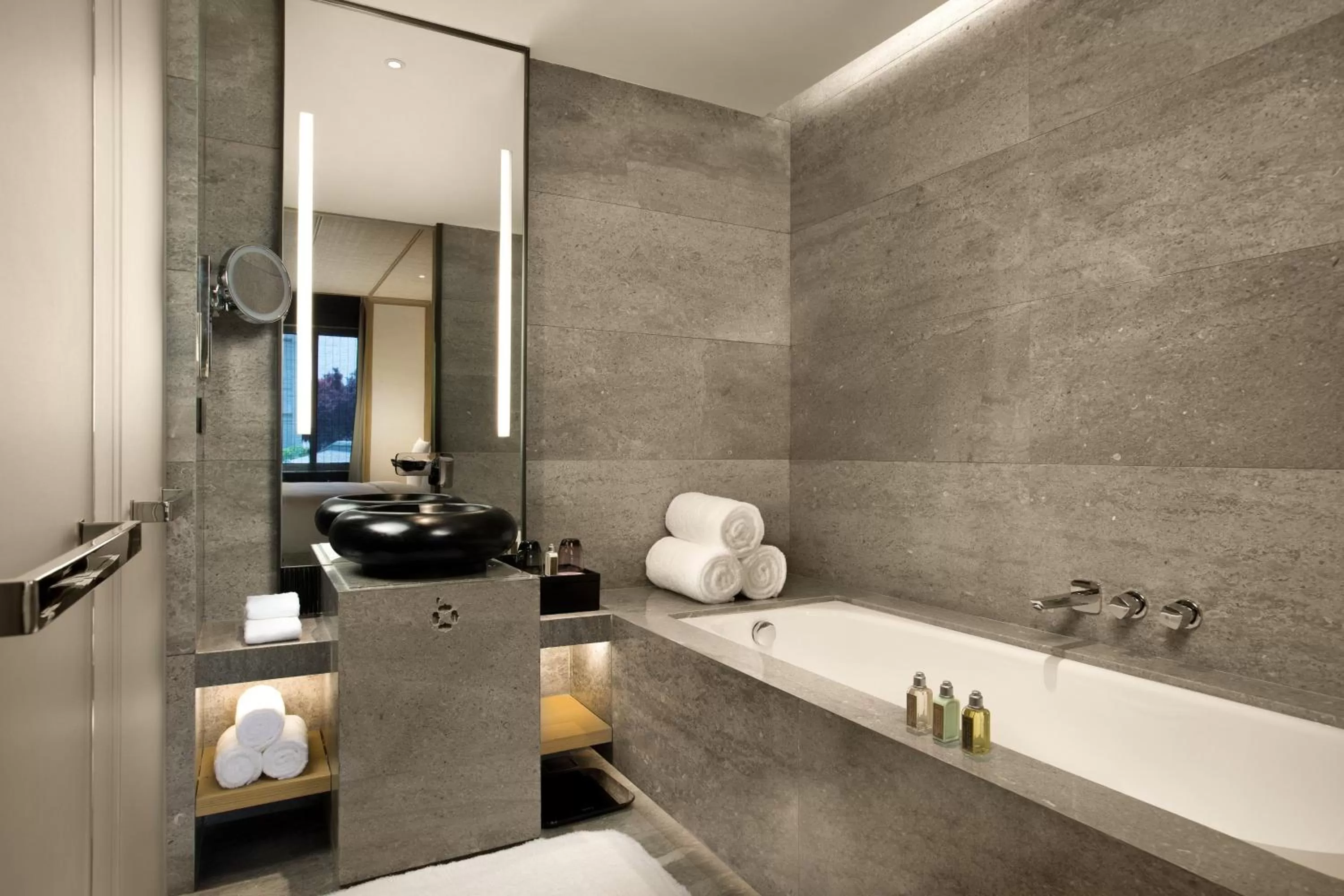 Bathroom in HUALUXE Xi'an Tanghua by IHG