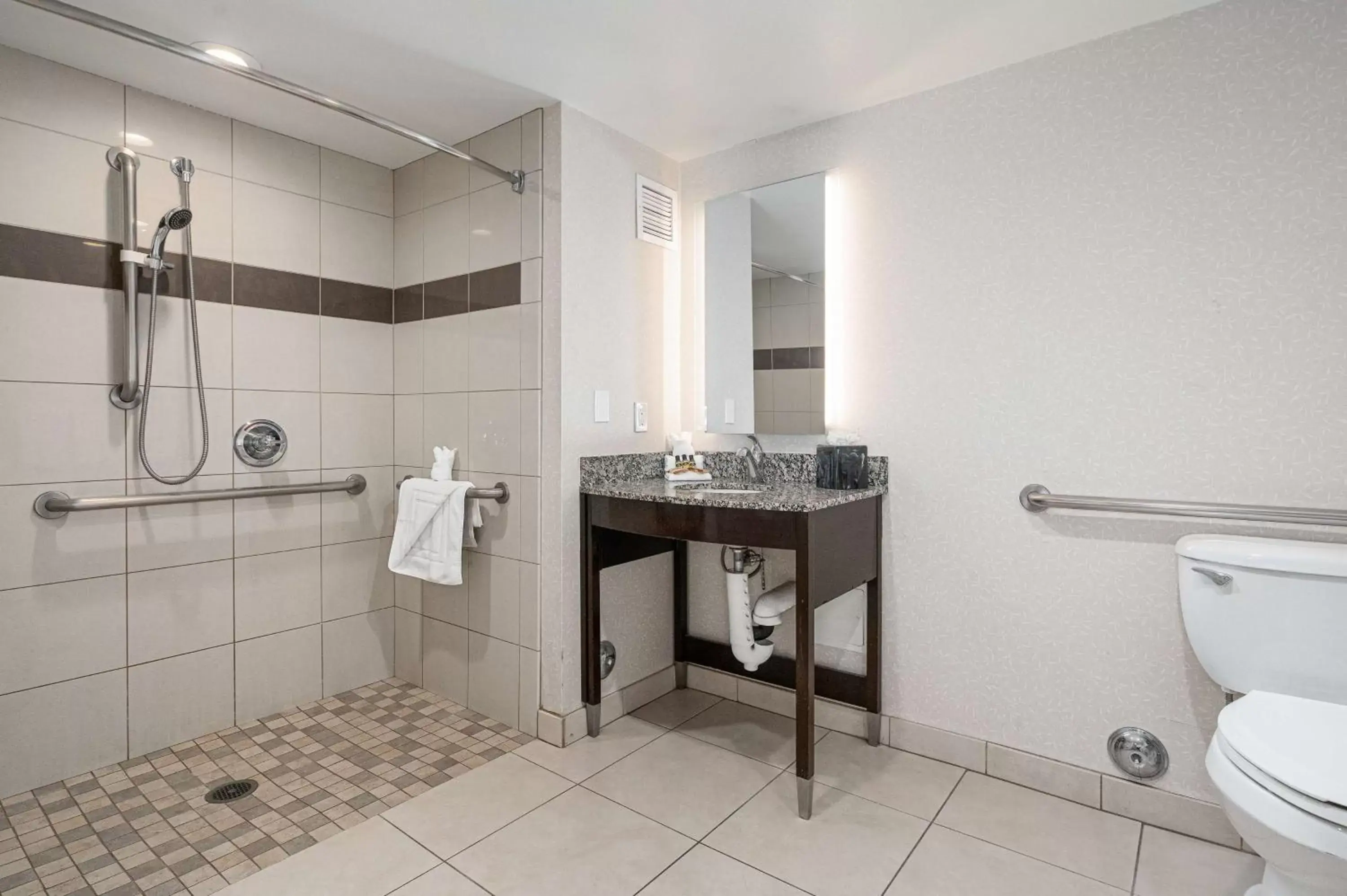 Bathroom in Best Western Plus Marina Gateway Hotel