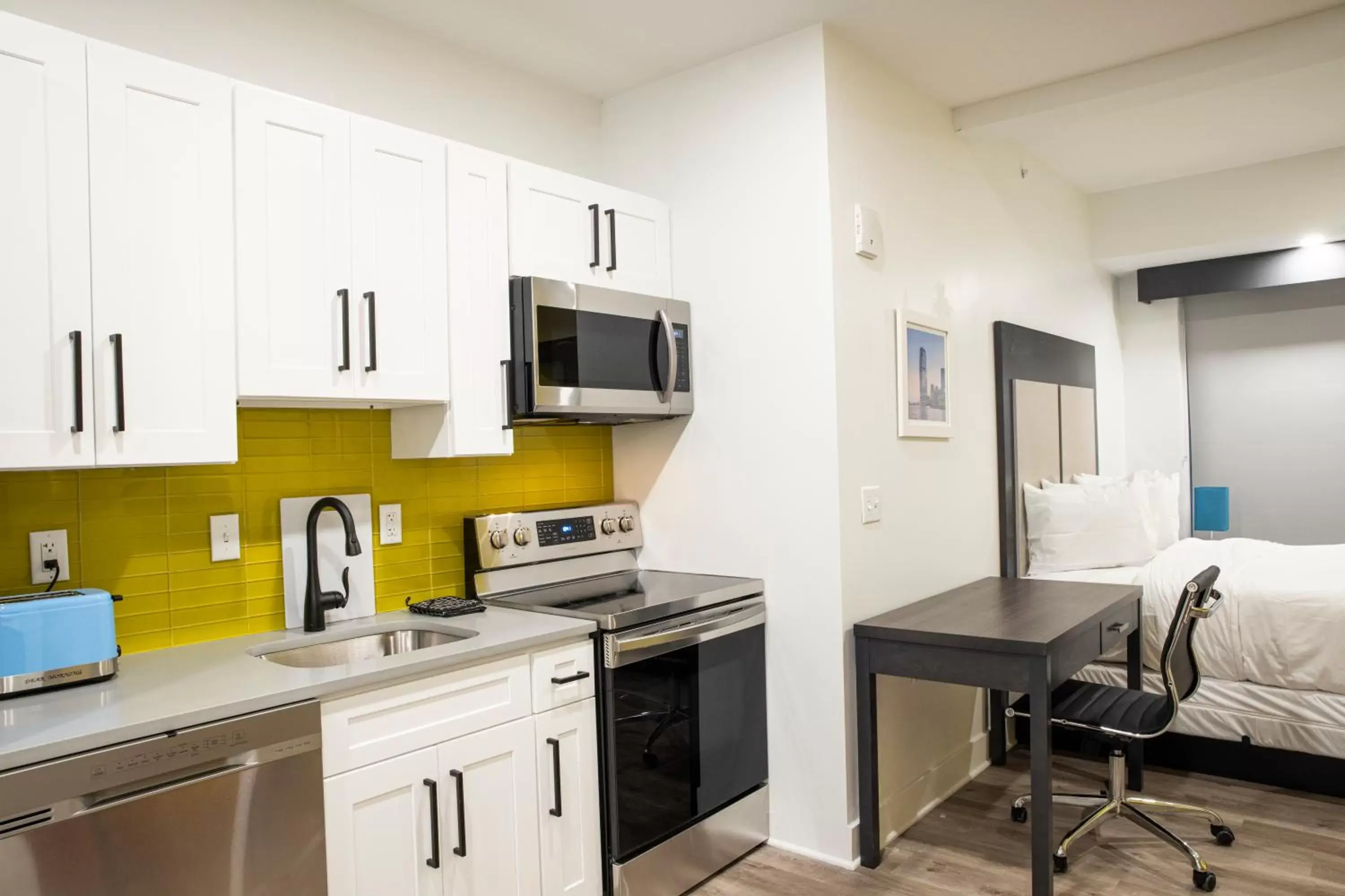 Kitchen/Kitchenette in Peachtree Suites - Jersey City