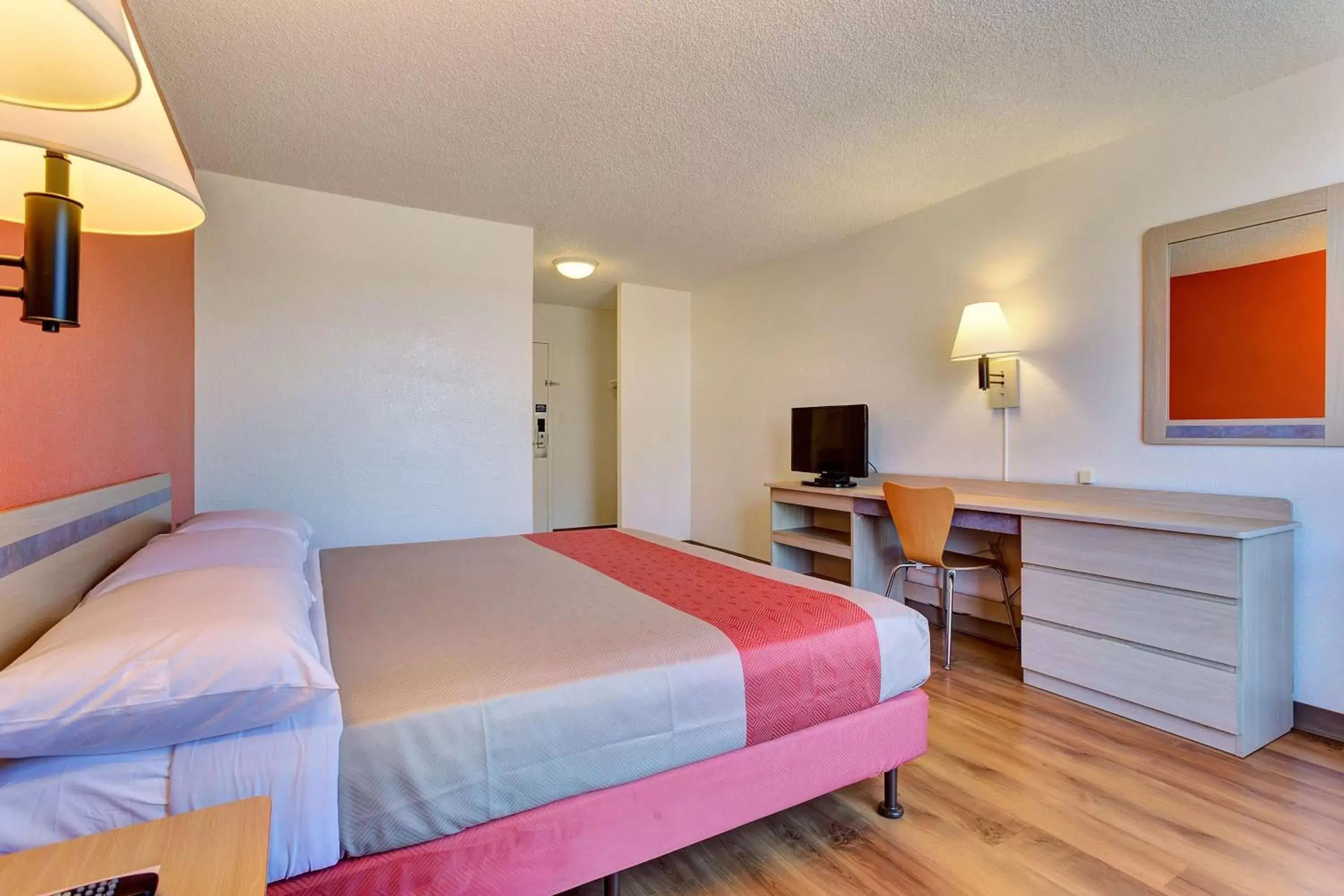 TV and multimedia, Bed in Motel 6-Belmont, CA - San Francisco - Redwood City