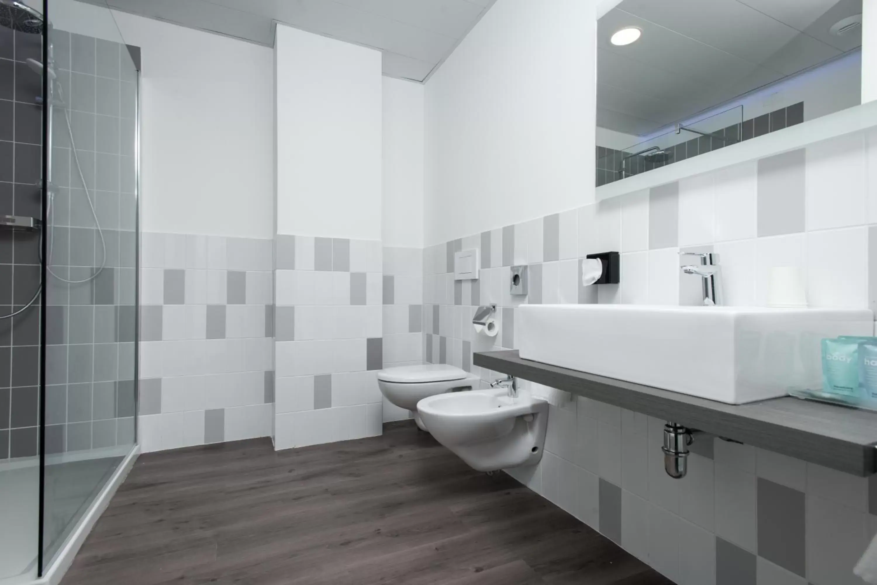 Bathroom in Smart Hotel Napoli