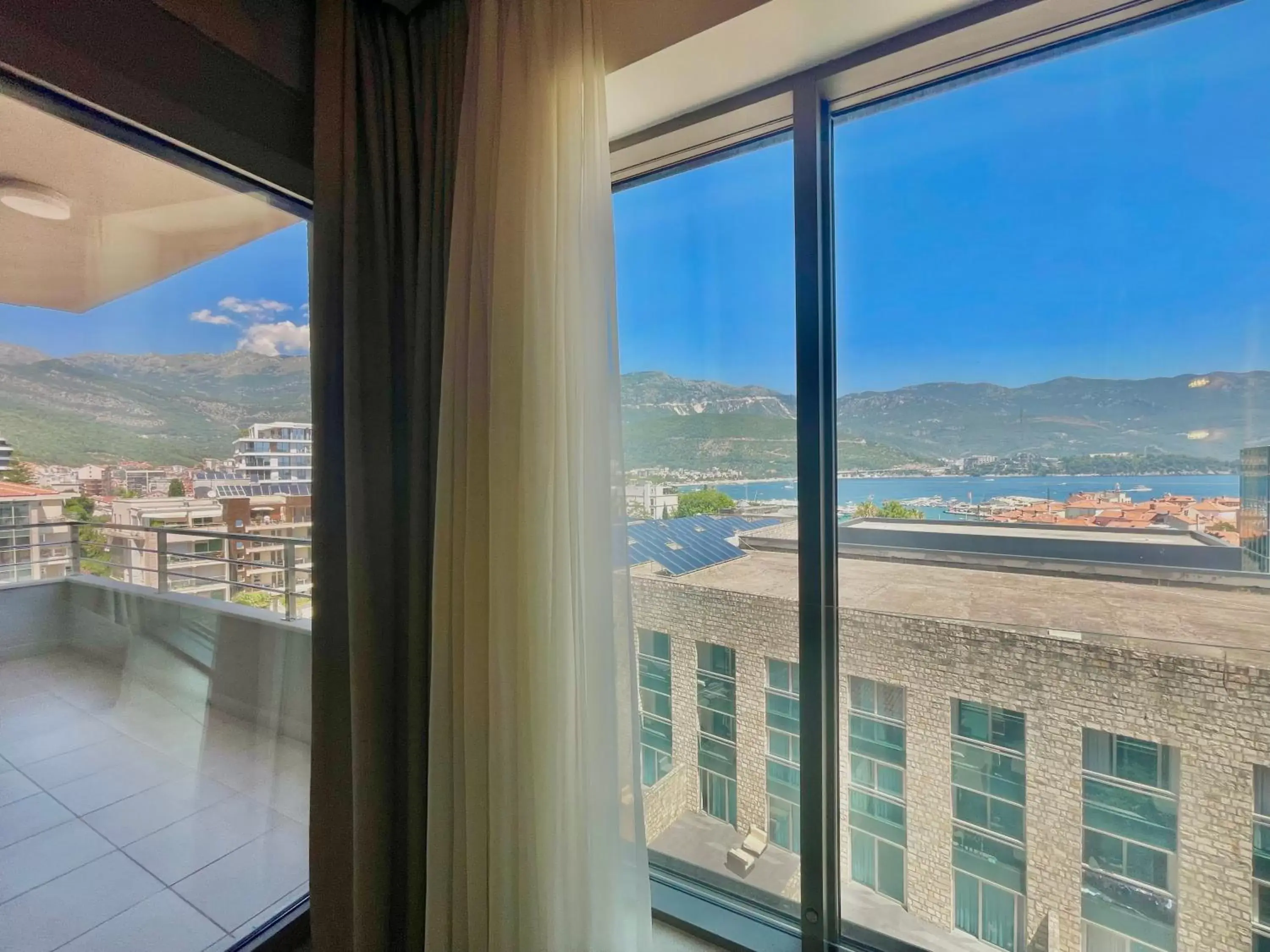 Balcony/Terrace, Mountain View in Hotel Butua Residence