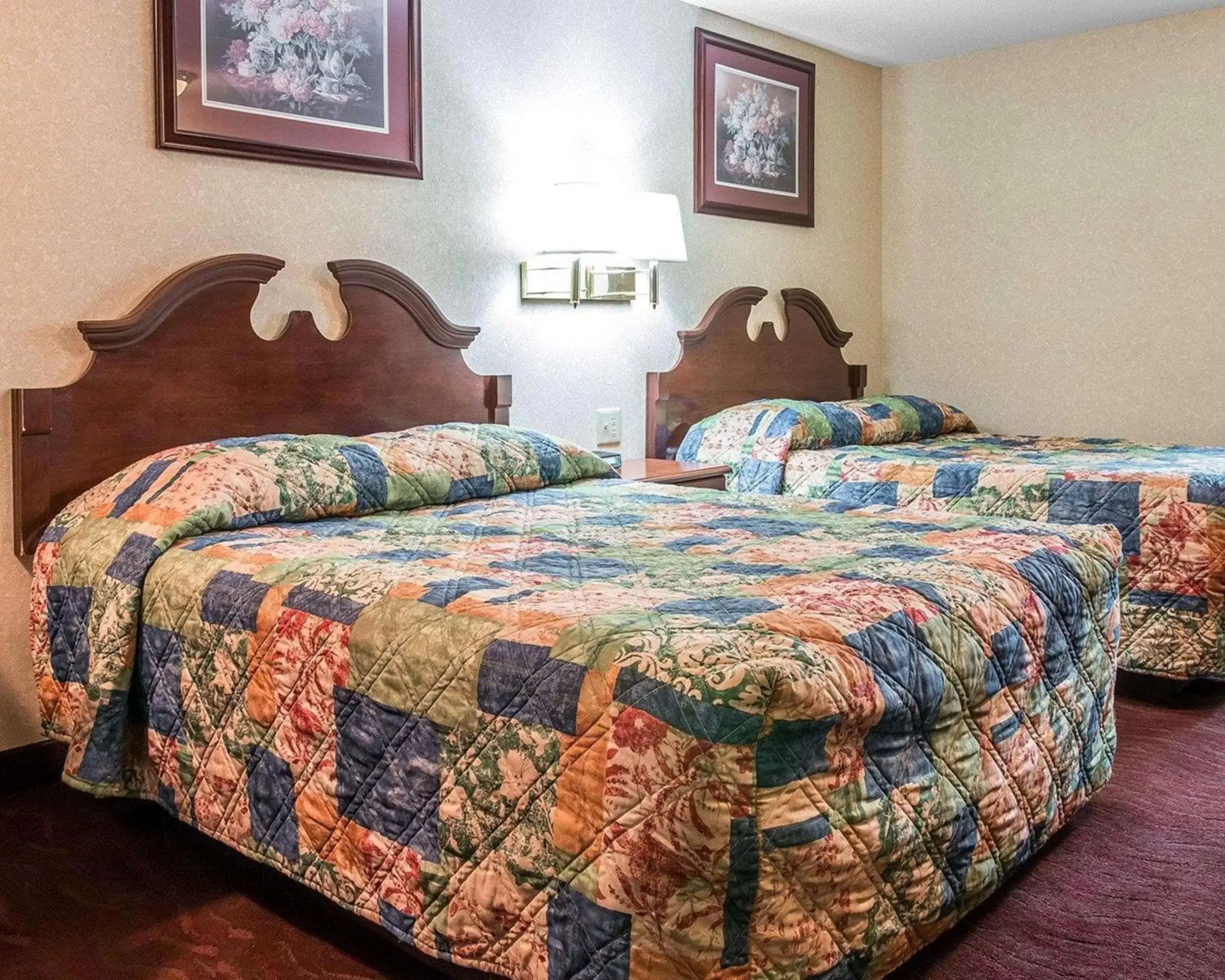 Photo of the whole room, Bed in Rodeway Inn Madison Heights