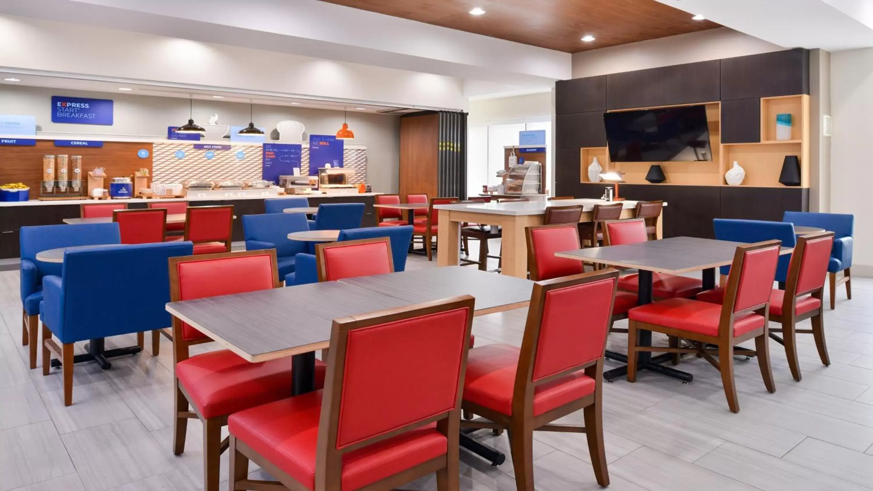 Breakfast, Restaurant/Places to Eat in Holiday Inn Express Hotel & Suites La Place, an IHG Hotel