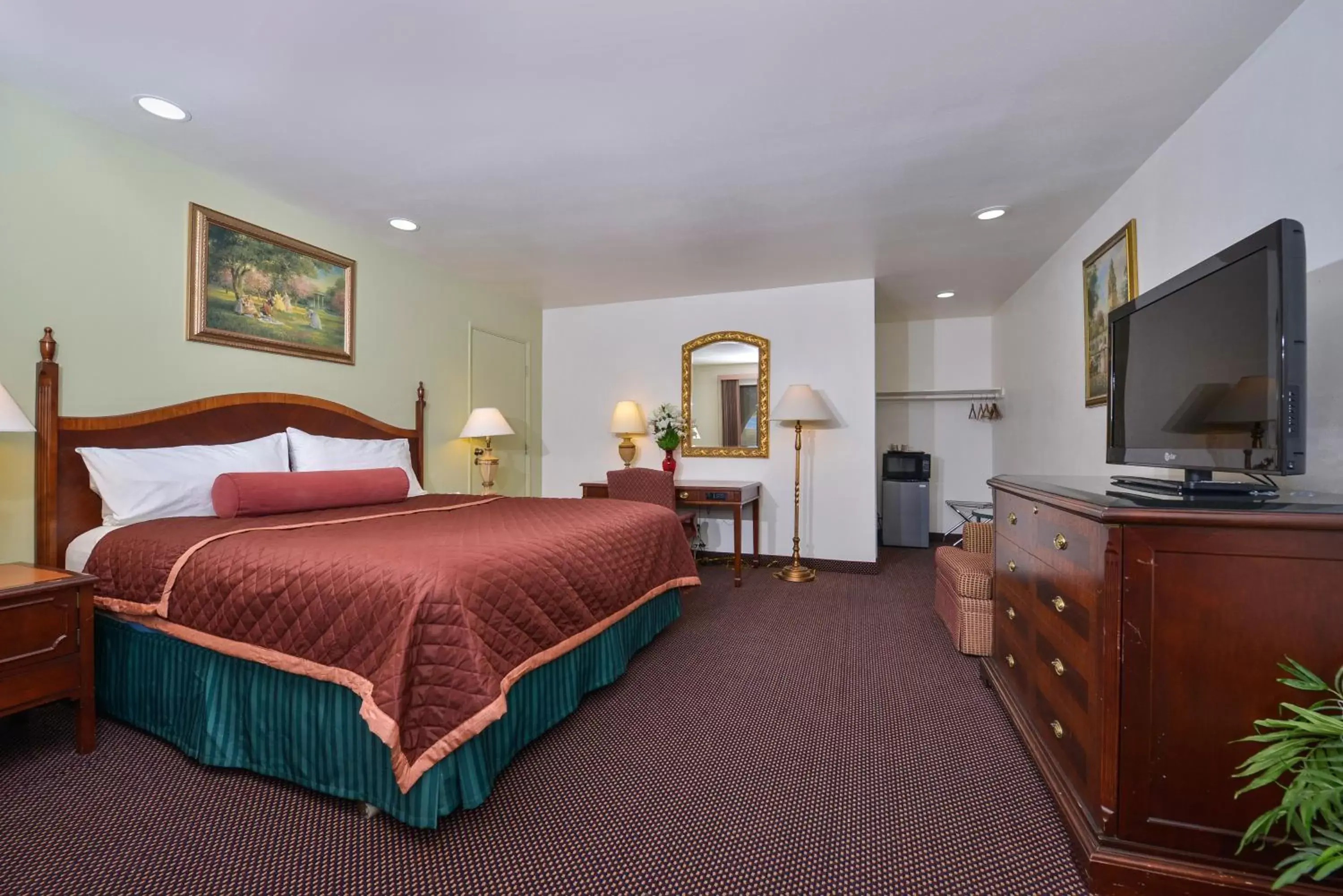 Photo of the whole room, TV/Entertainment Center in Americas Best Value Inn and Suites -Yucca Valley