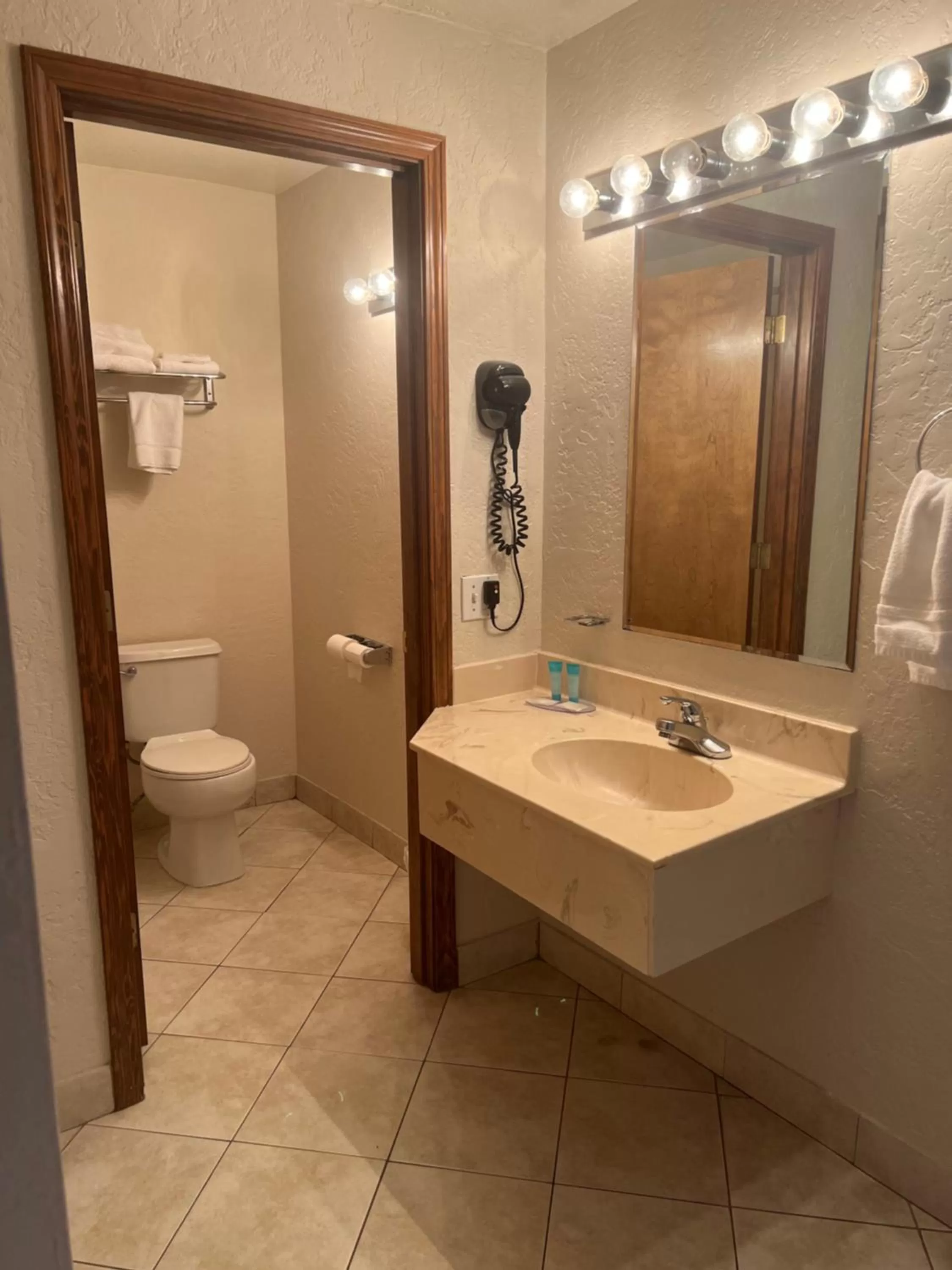 Bathroom in Red Carpet Inn Medford