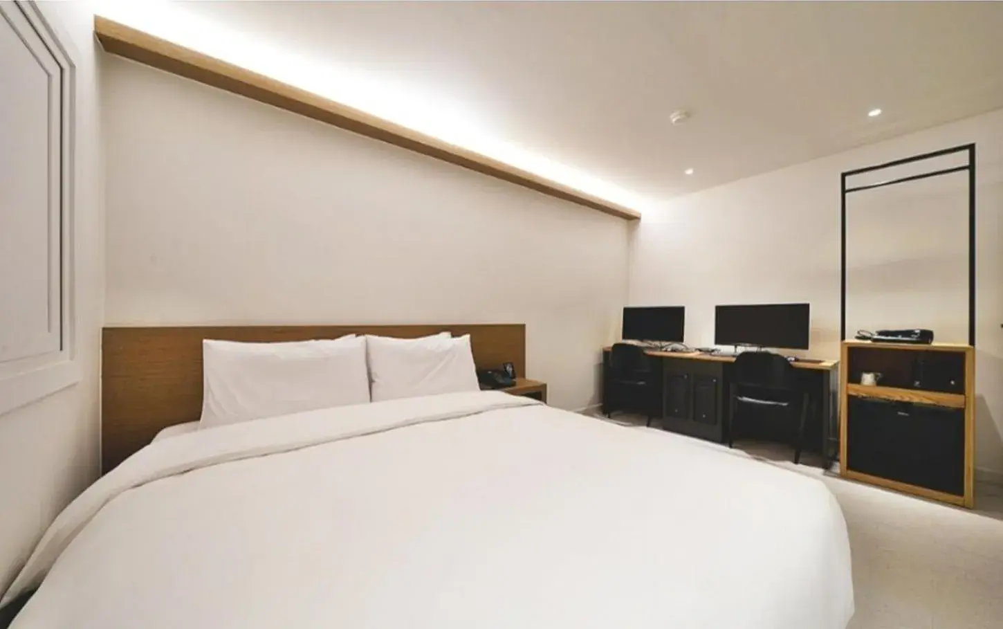 Property building, Bed in Busan Seomyeon Business Hotel J7                                                                