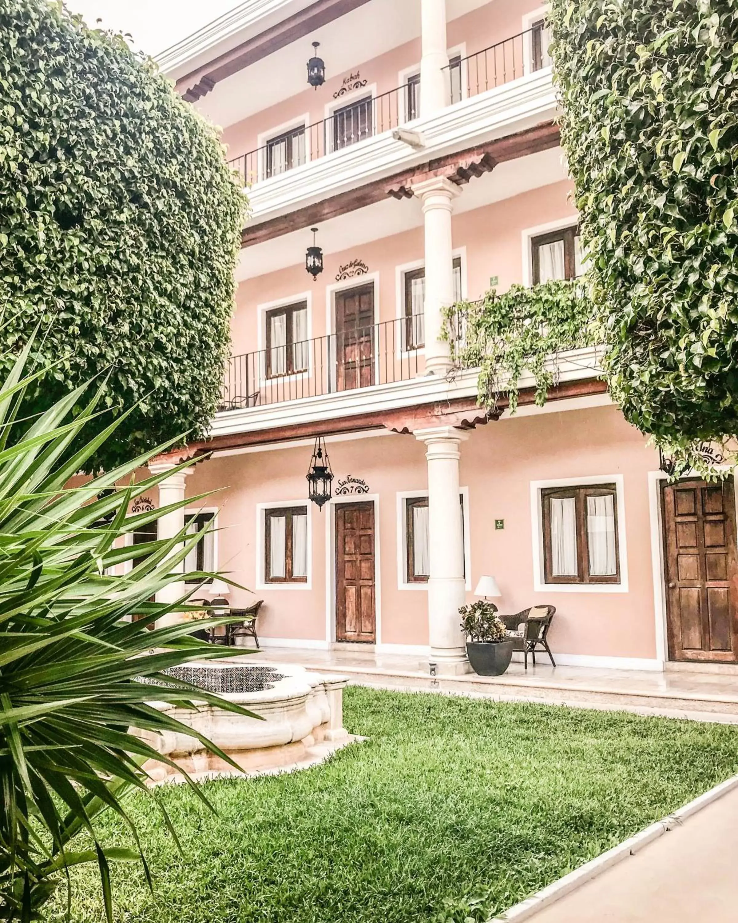 Facade/entrance in Casa Lucia Hotel Boutique