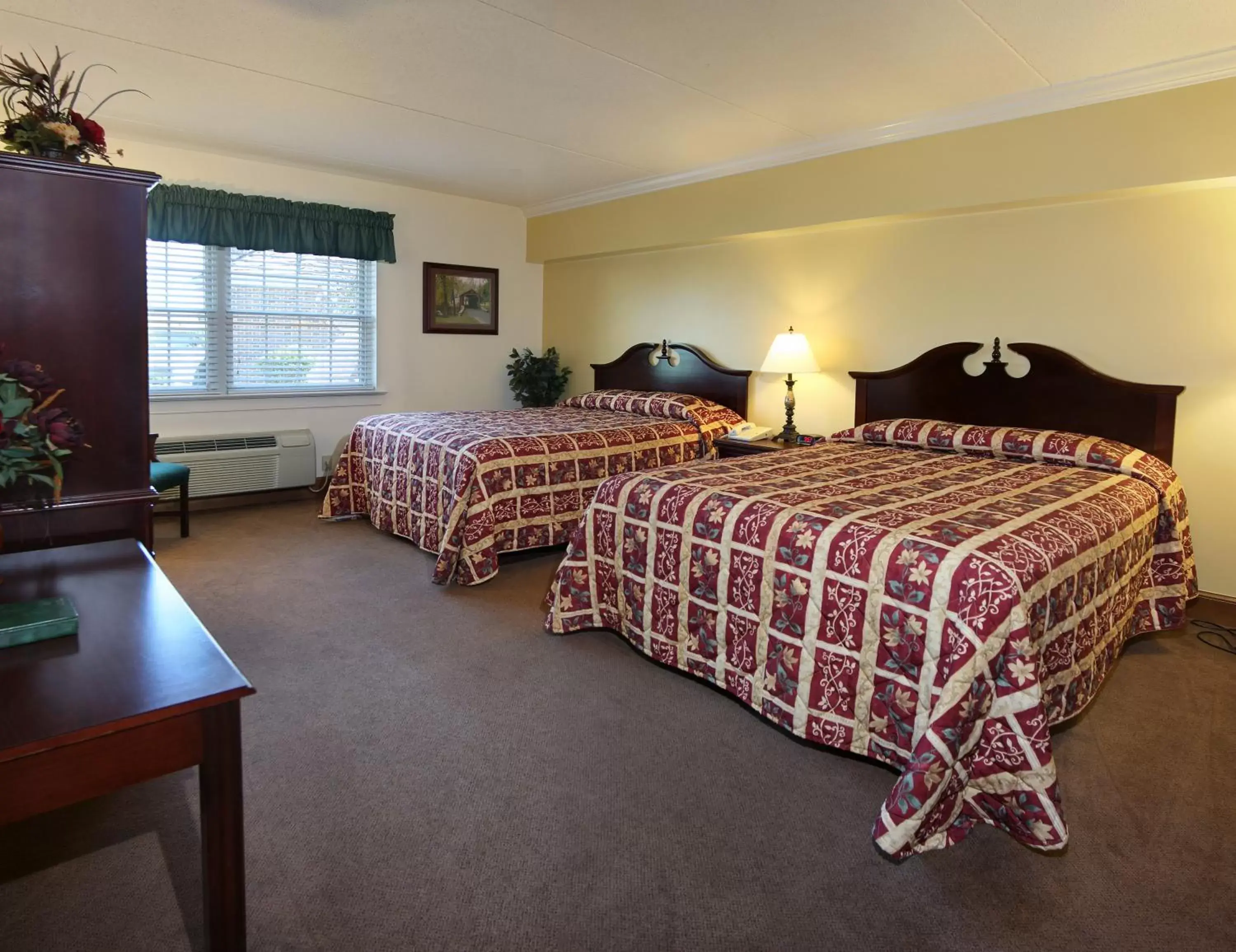 Bedroom, Bed in Bird-in-Hand Family Inn