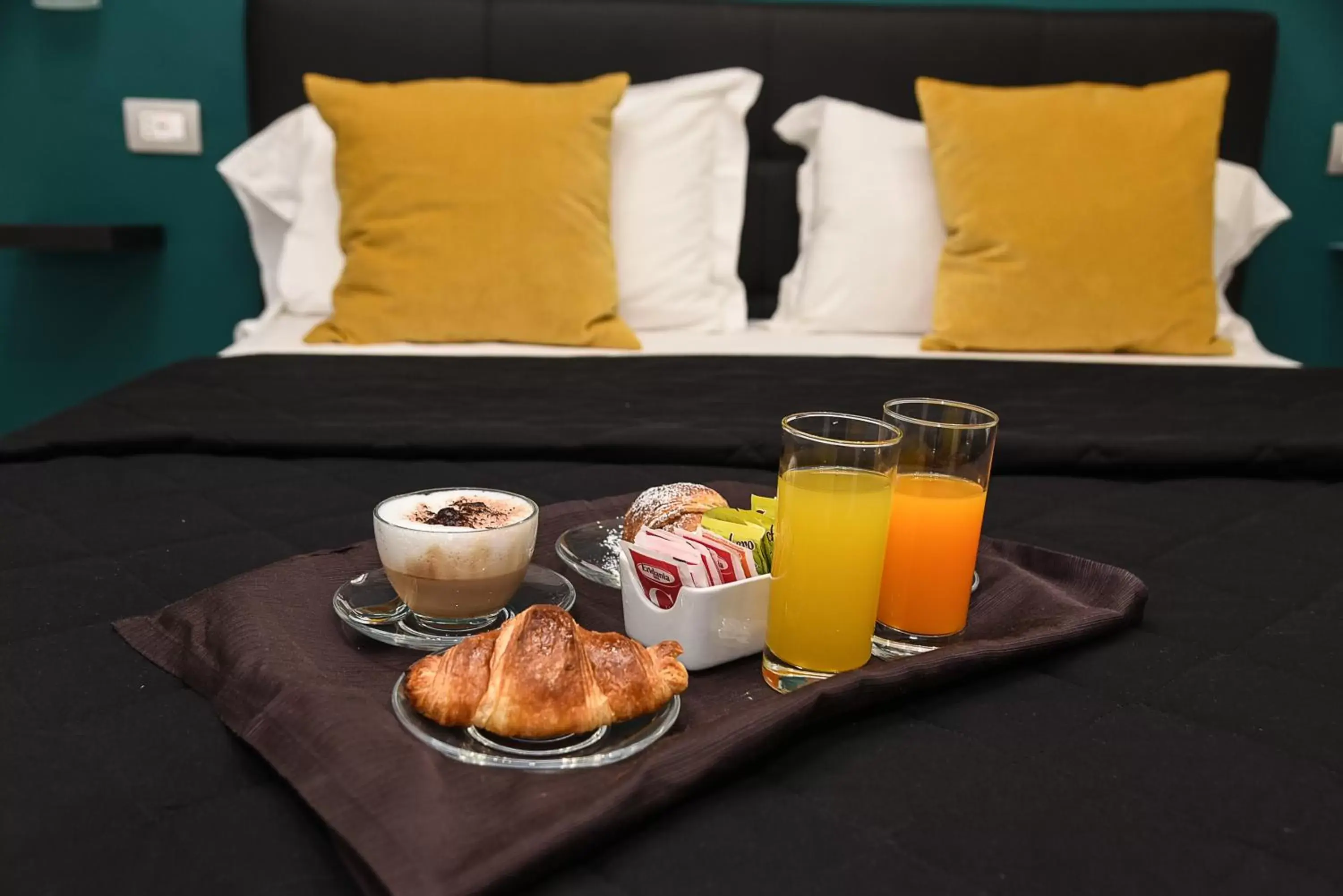 Bedroom, Breakfast in Hotel Kennedy