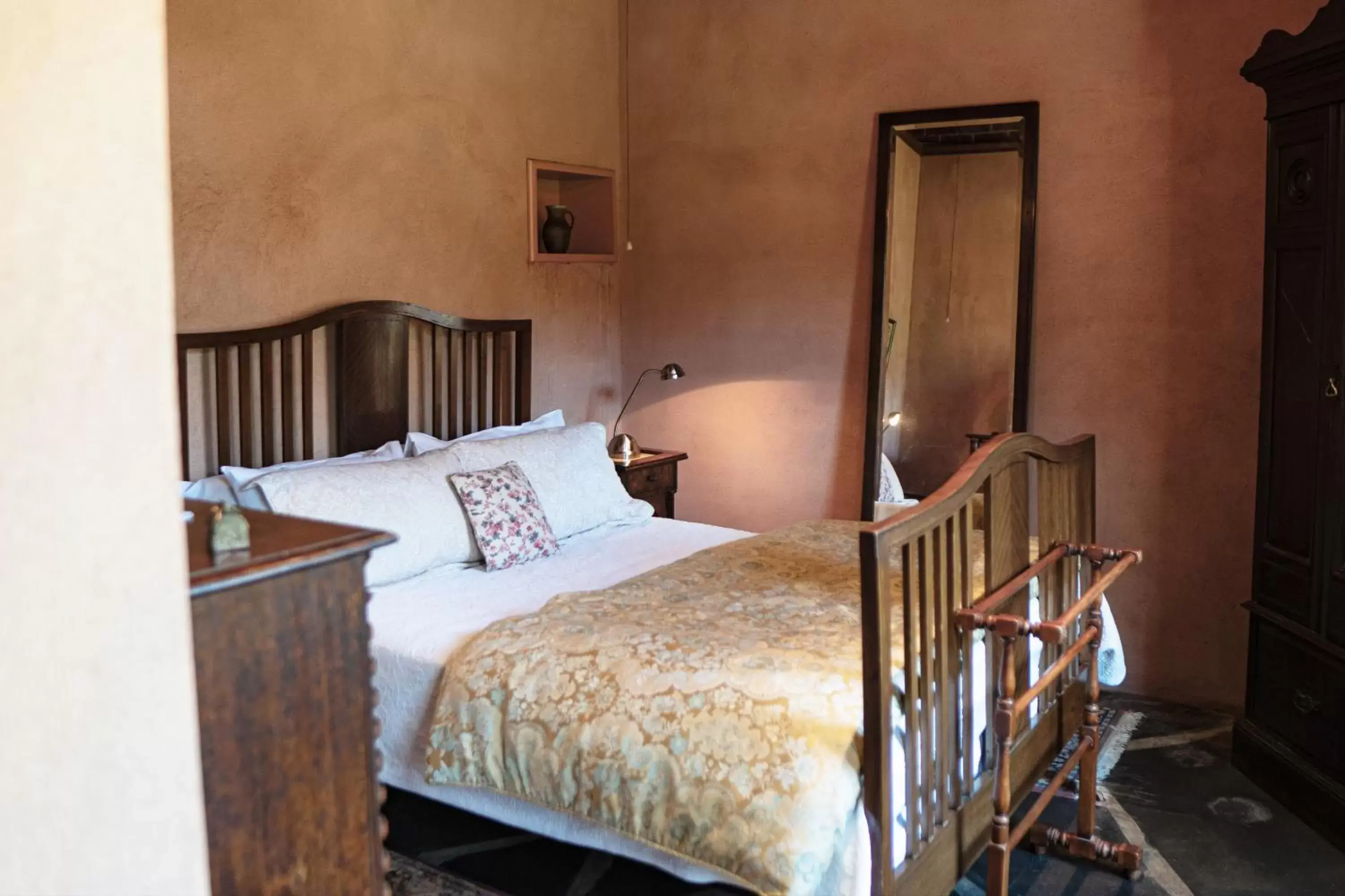 Bedroom, Bed in Buxton Manor