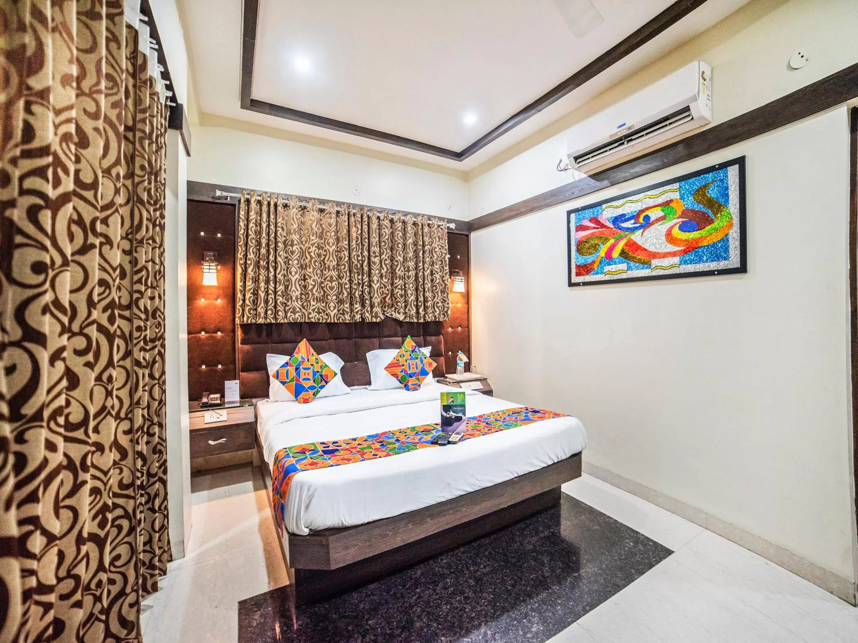 TV and multimedia, Bed in Fabhotel Santoor - Geeta Bhawan Square