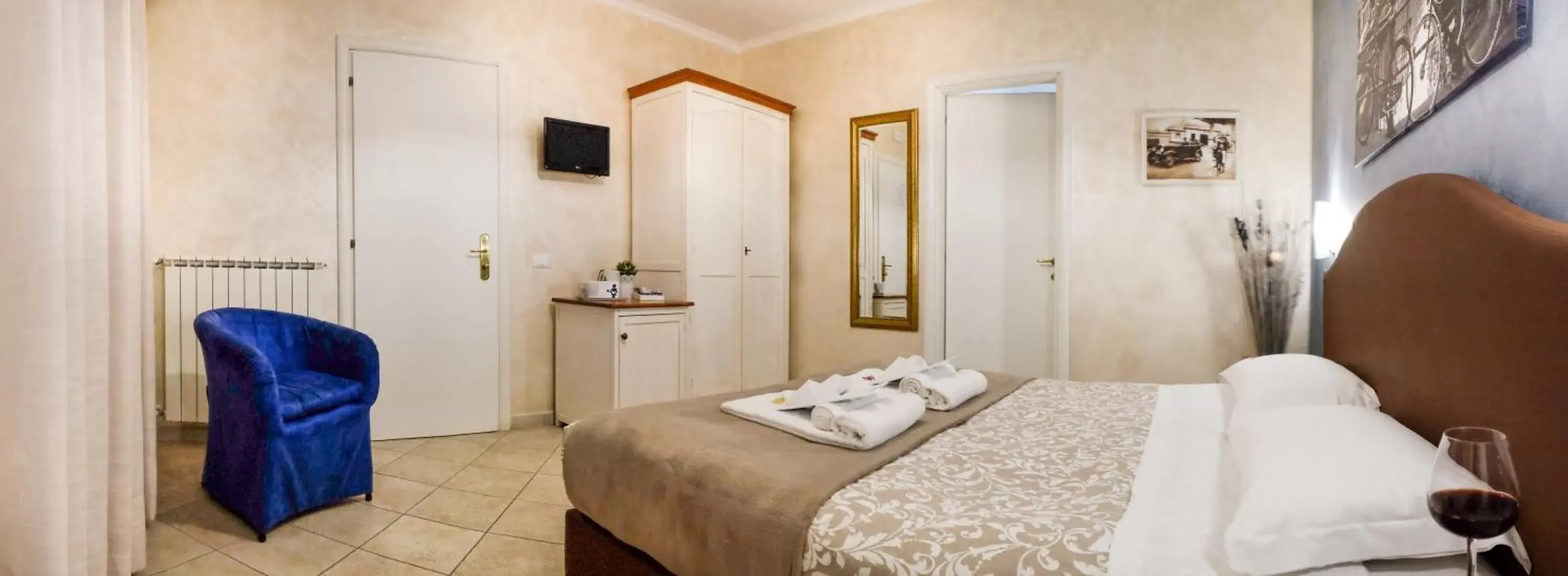 Bedroom, Bed in Re Monti