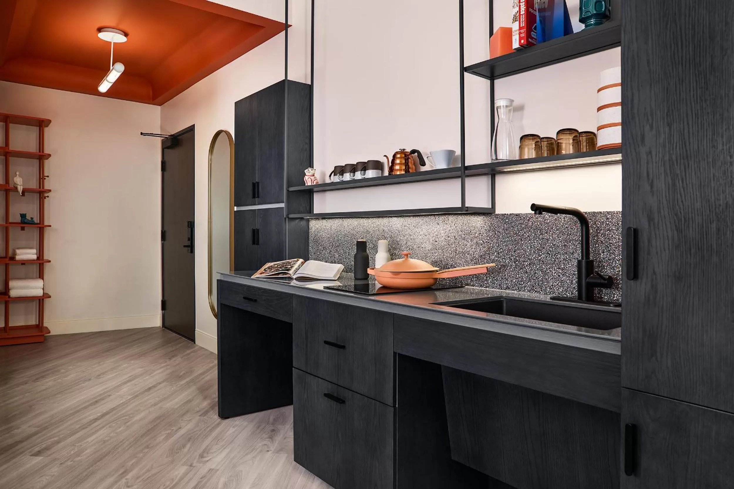 Kitchen or kitchenette in Catbird Hotel