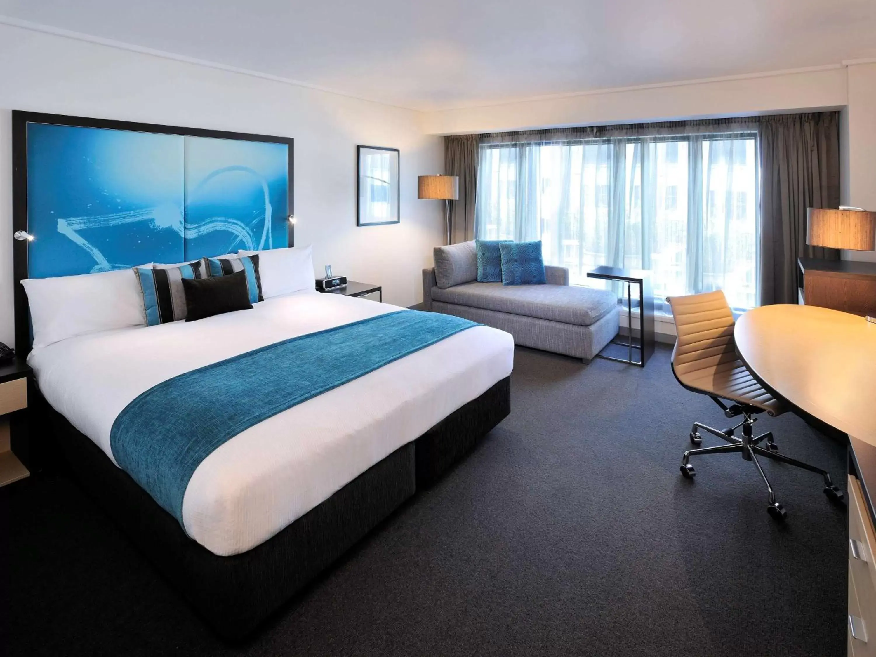 Deluxe Room with King Bed in Novotel Melbourne On Collins