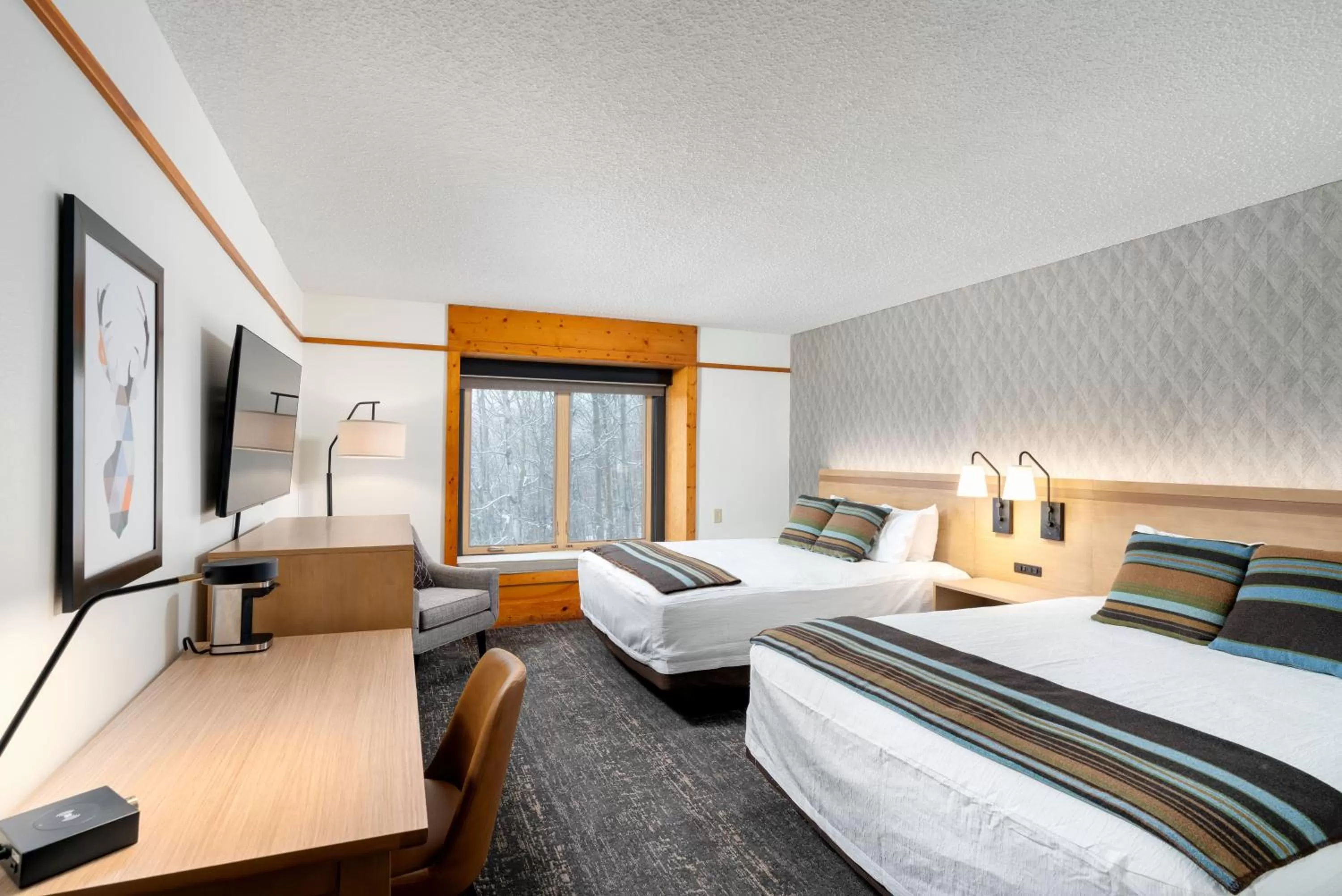 Photo of the whole room, Bed in Caribou Highlands Lodge