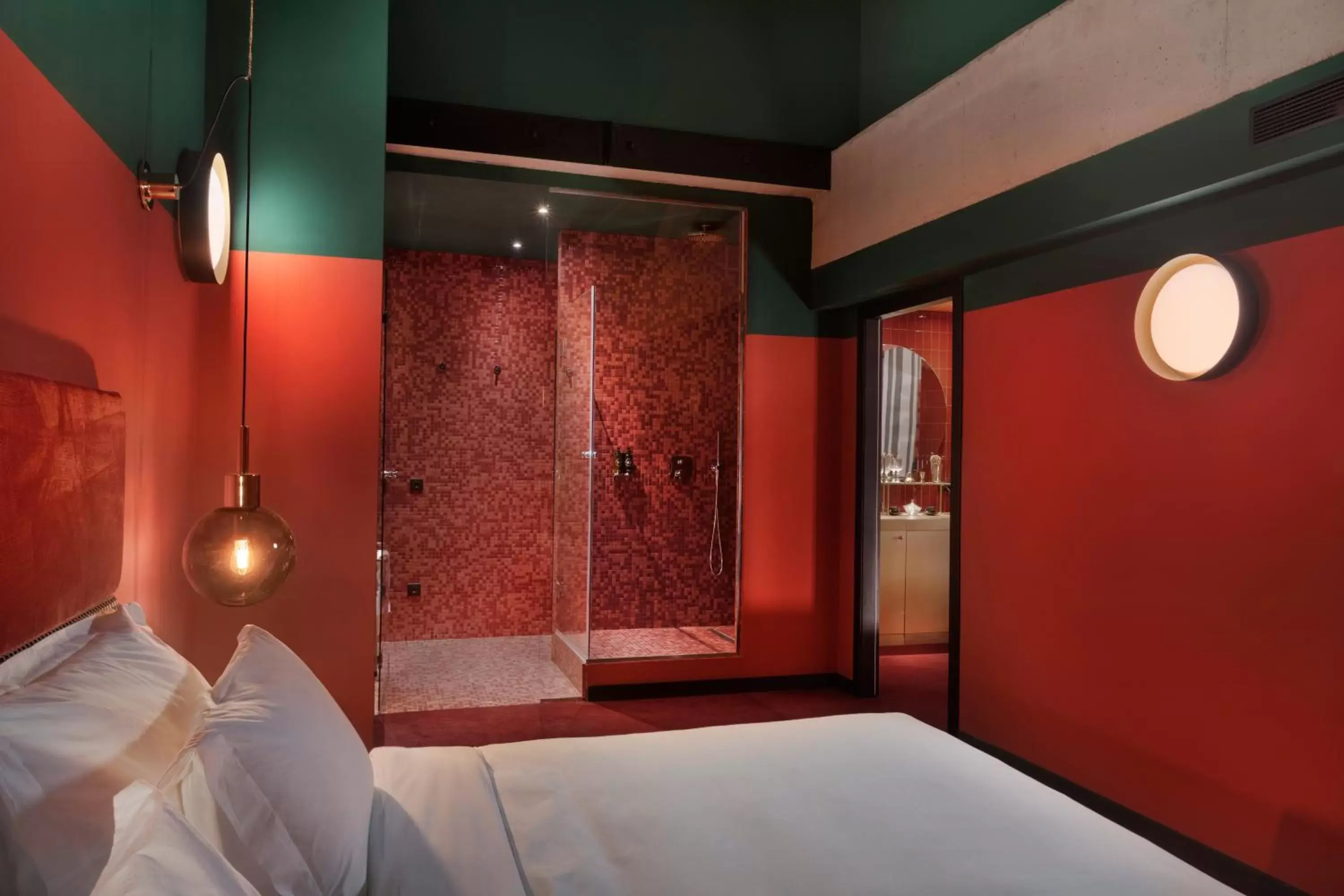 Shower, Bed in Stories Boutique Hotel