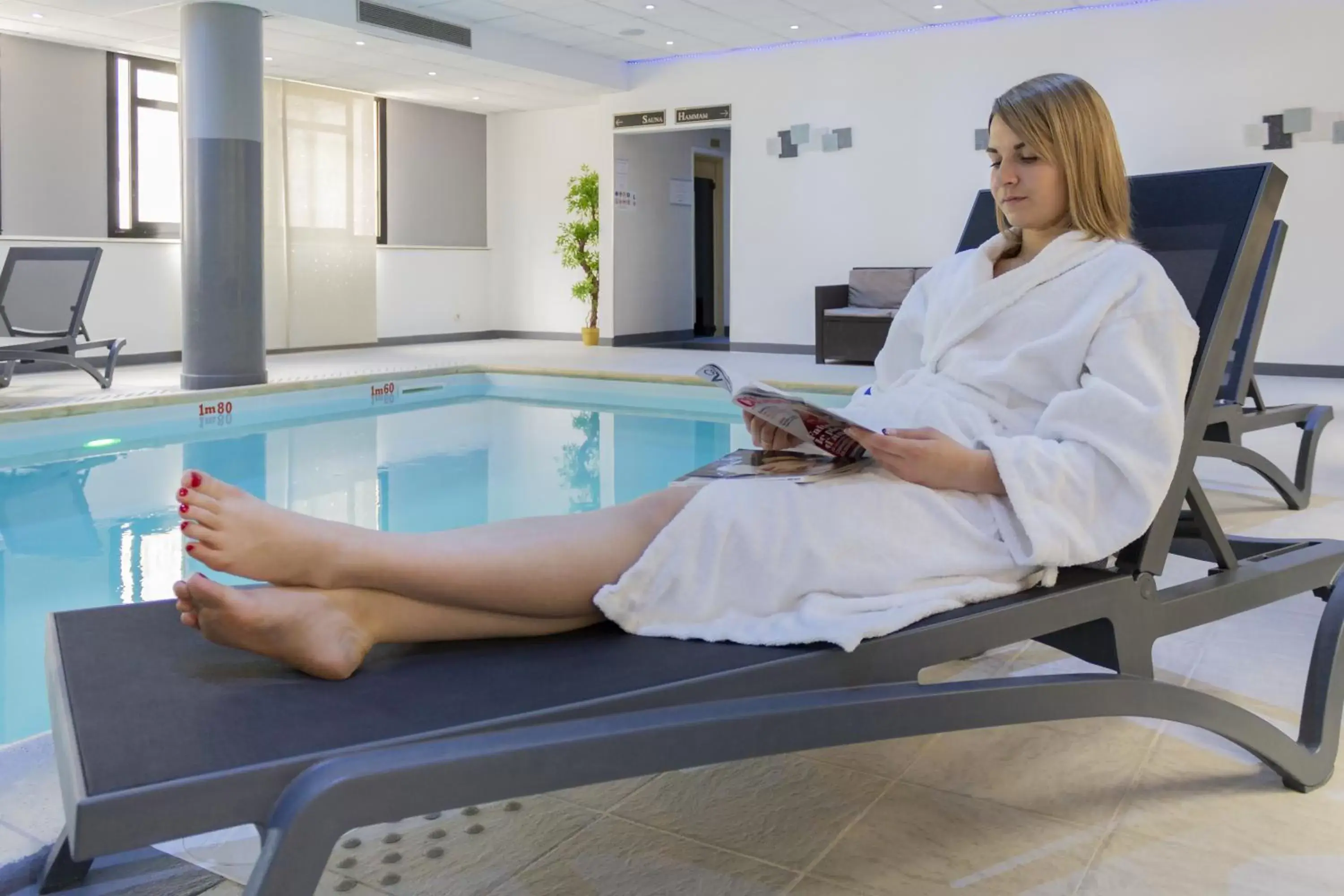 Swimming Pool in Hotel Mercure Blois Centre