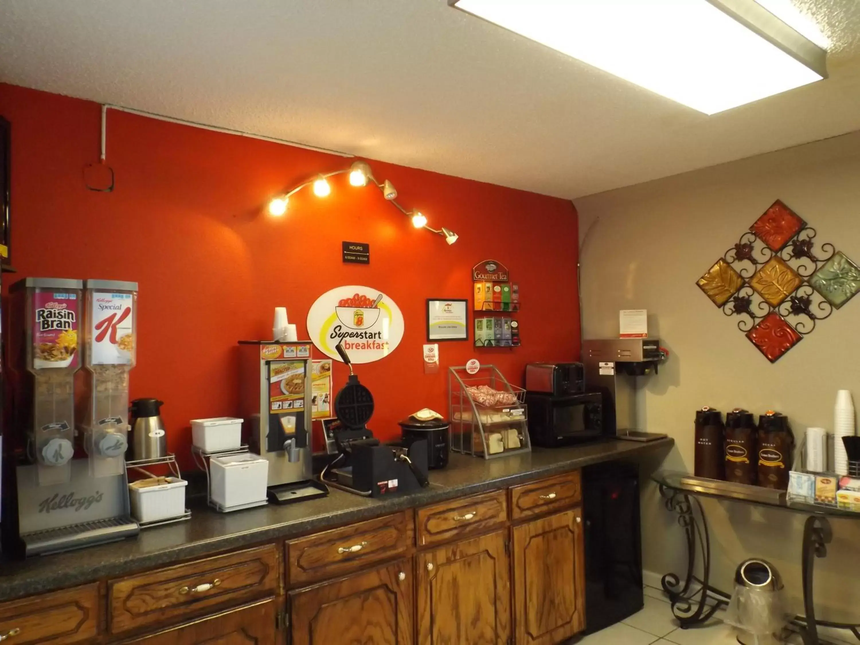 Coffee/tea facilities in Super 8 by Wyndham Monticello AR