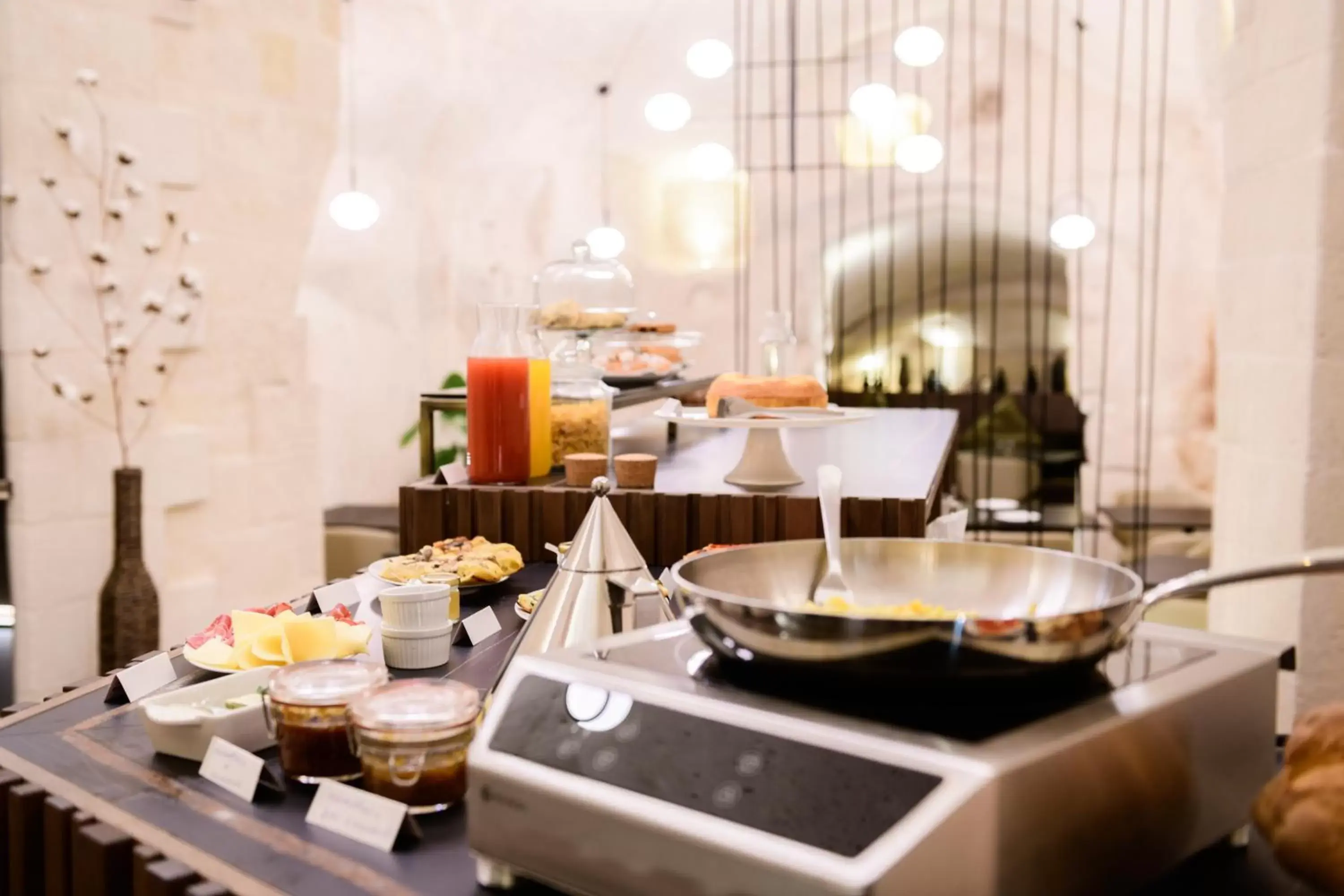 Buffet breakfast, Restaurant/Places to Eat in Le Malve Cave Retreat