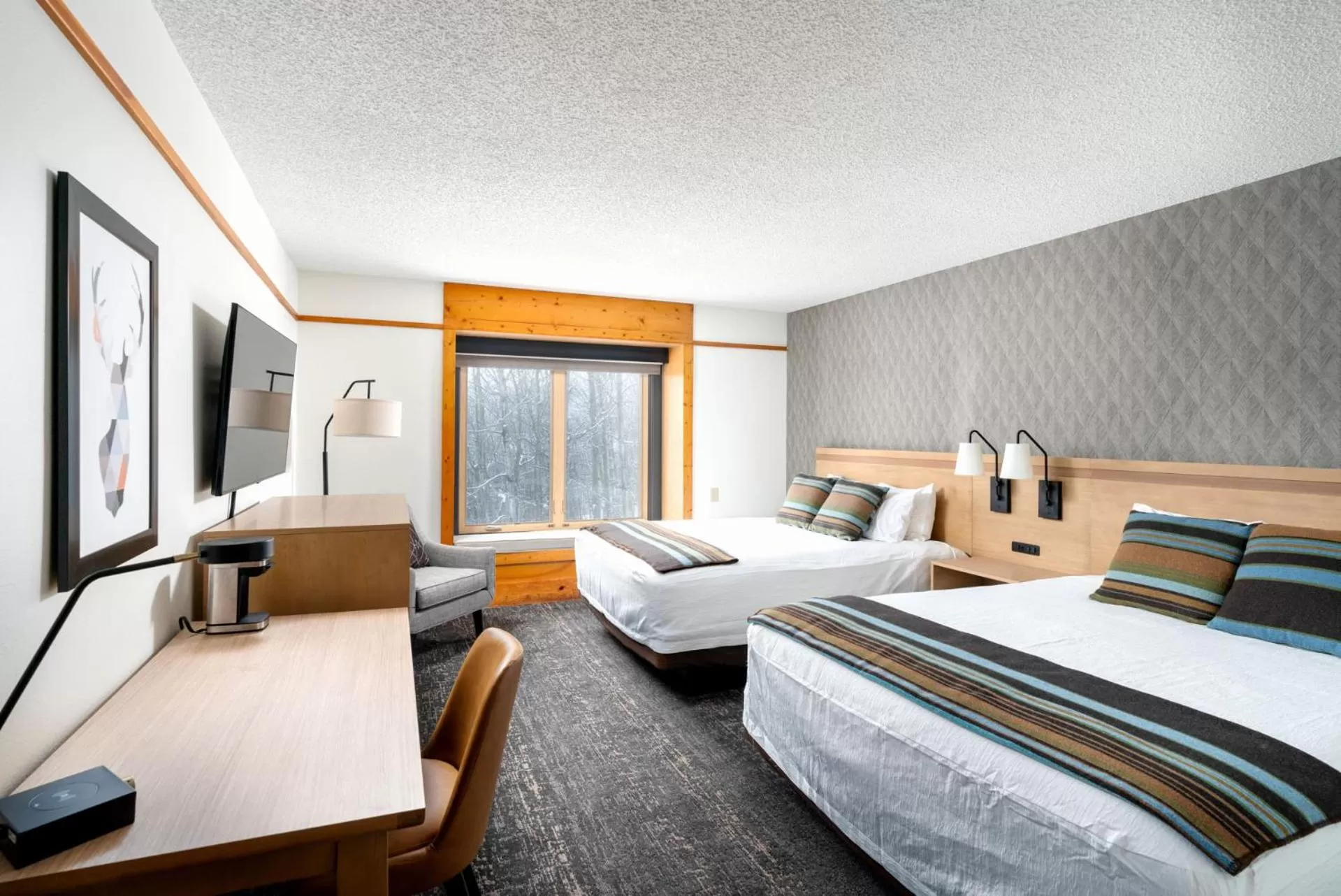 Photo of the whole room, Bed in Caribou Highlands Lodge