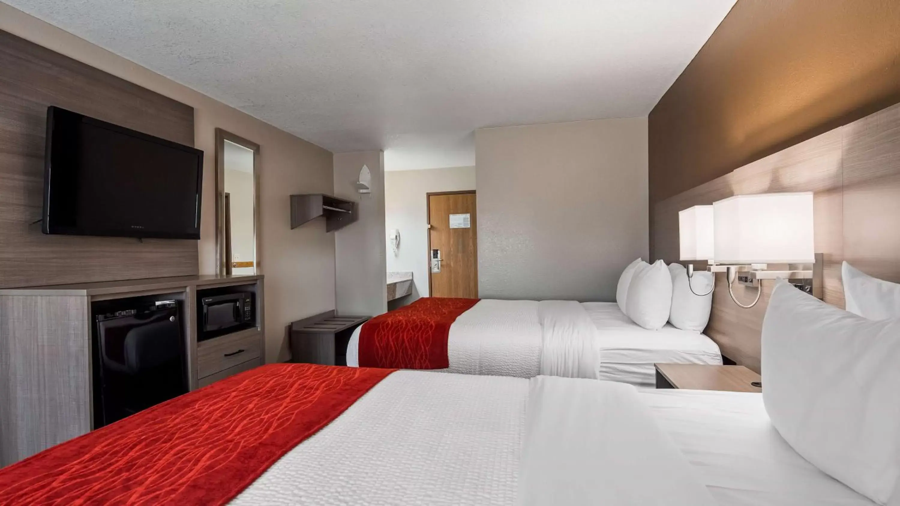 Photo of the whole room, Bed in SureStay Plus Hotel by Best Western Kearney