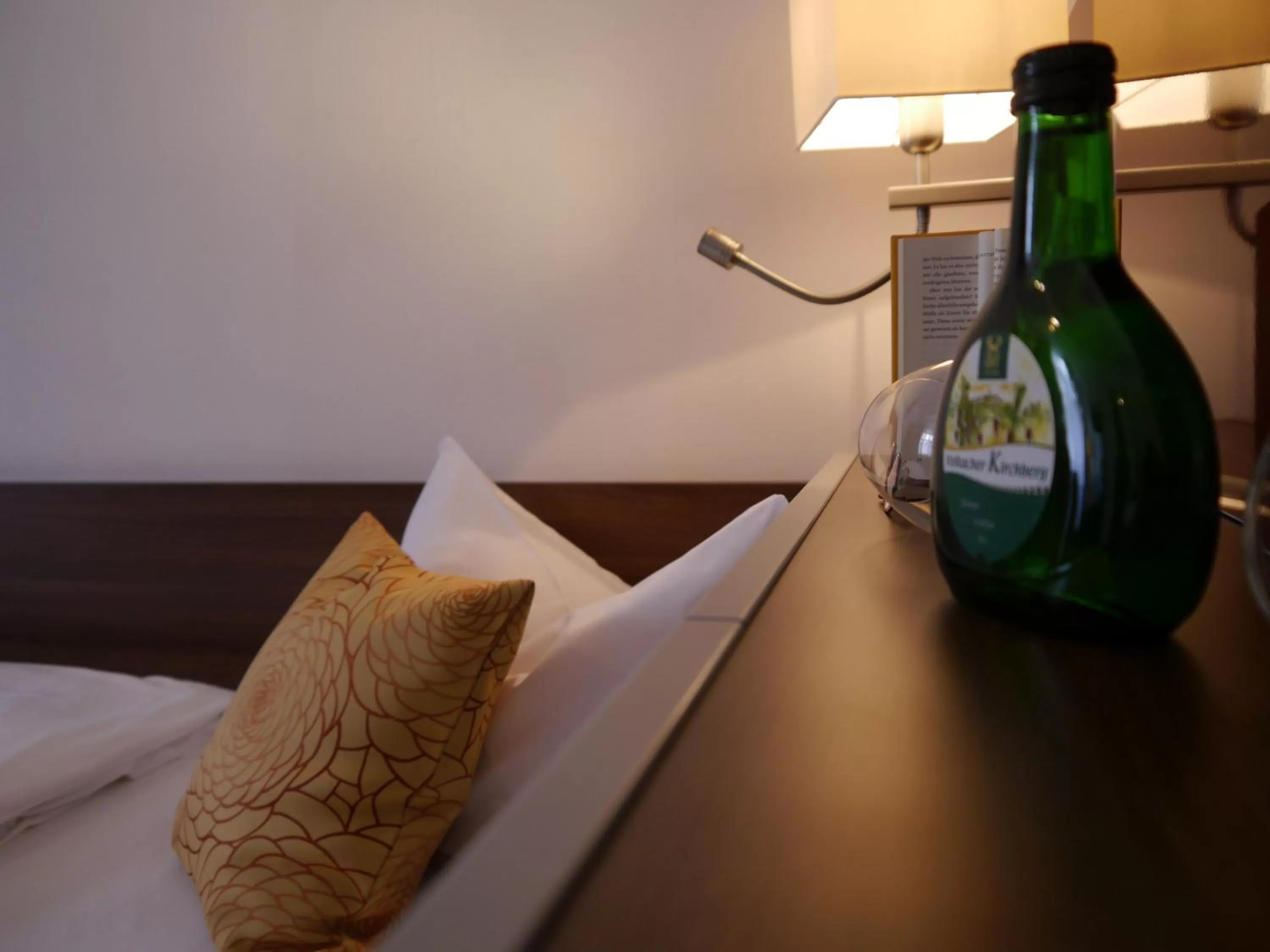 Bed in Romantica Hotel Blauer Hecht