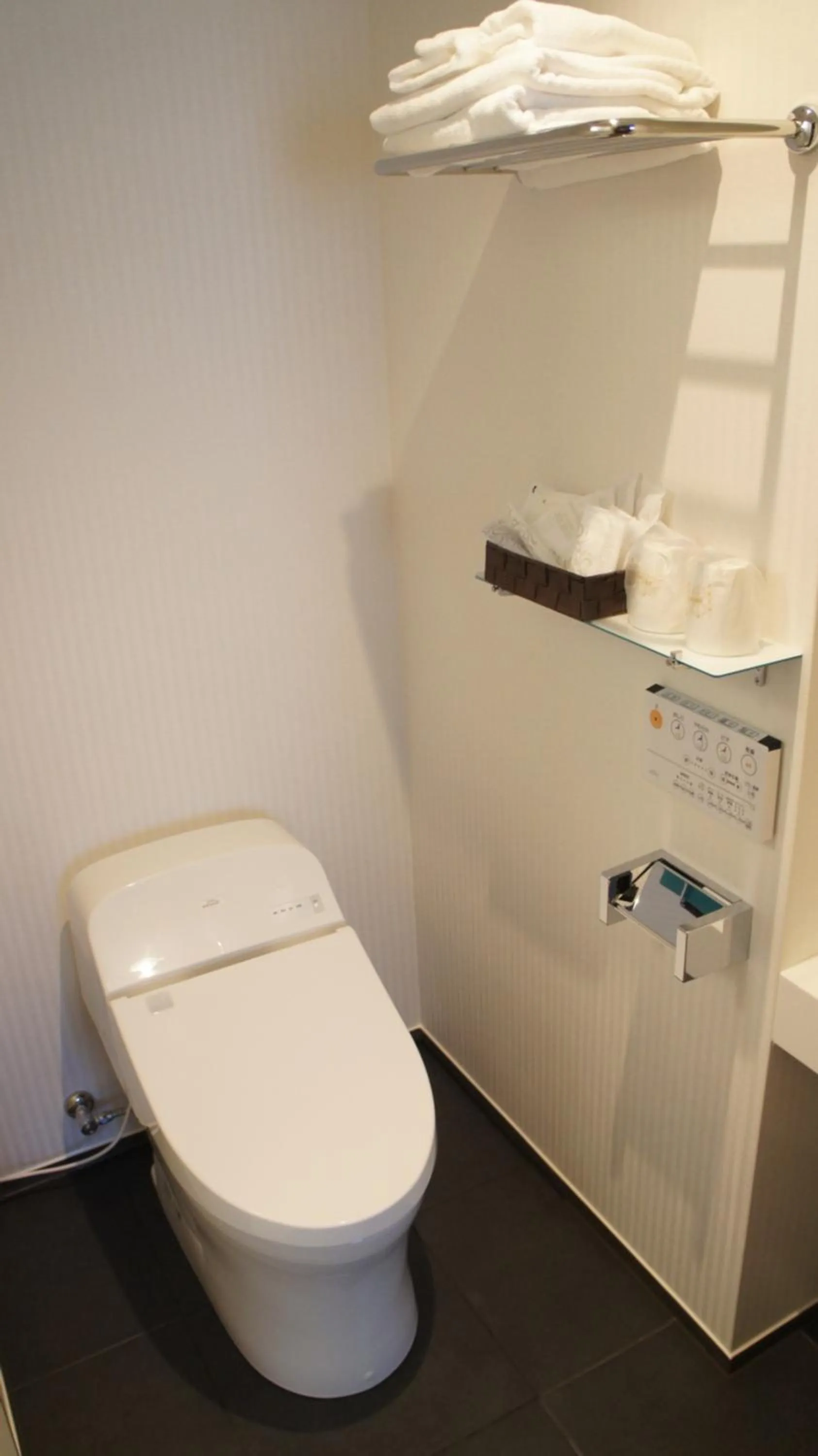 Photo of the whole room in Hotel SUI Ginza Kyobashi by ABEST