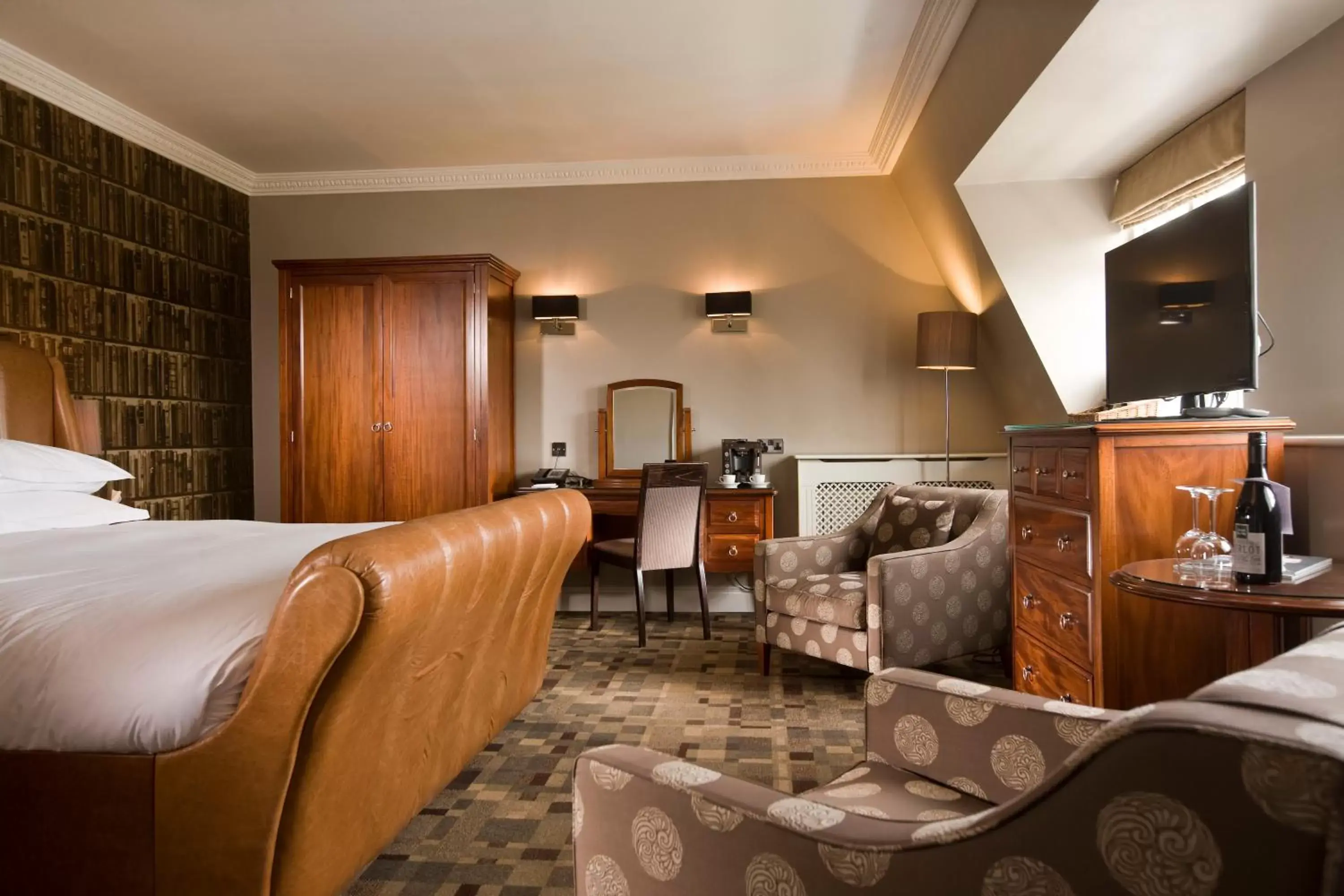 View (from property/room), TV/Entertainment Center in Hotel du Vin Cannizaro House Wimbledon