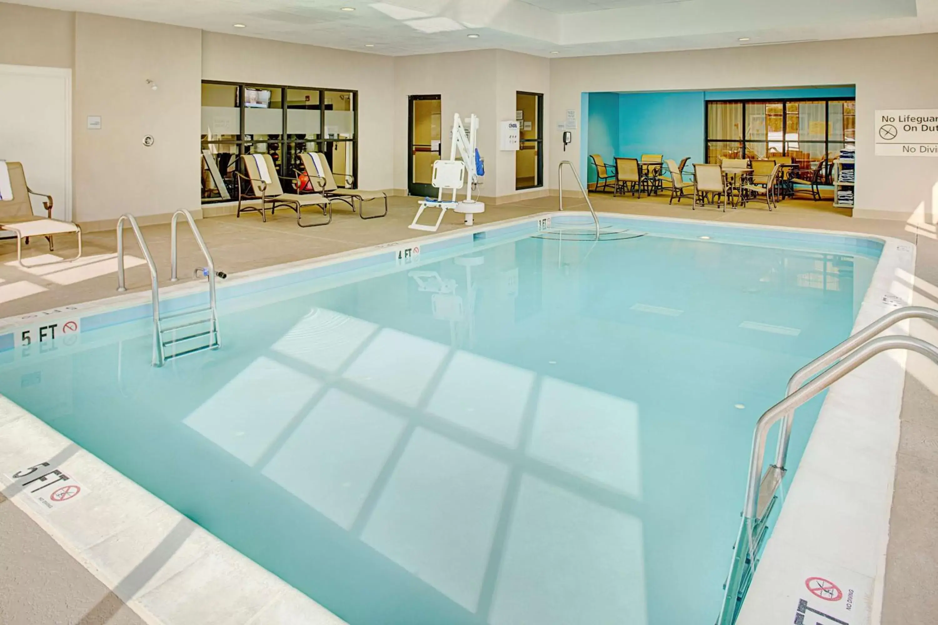 Pool view, Swimming Pool in Hampton Inn Columbia, MD